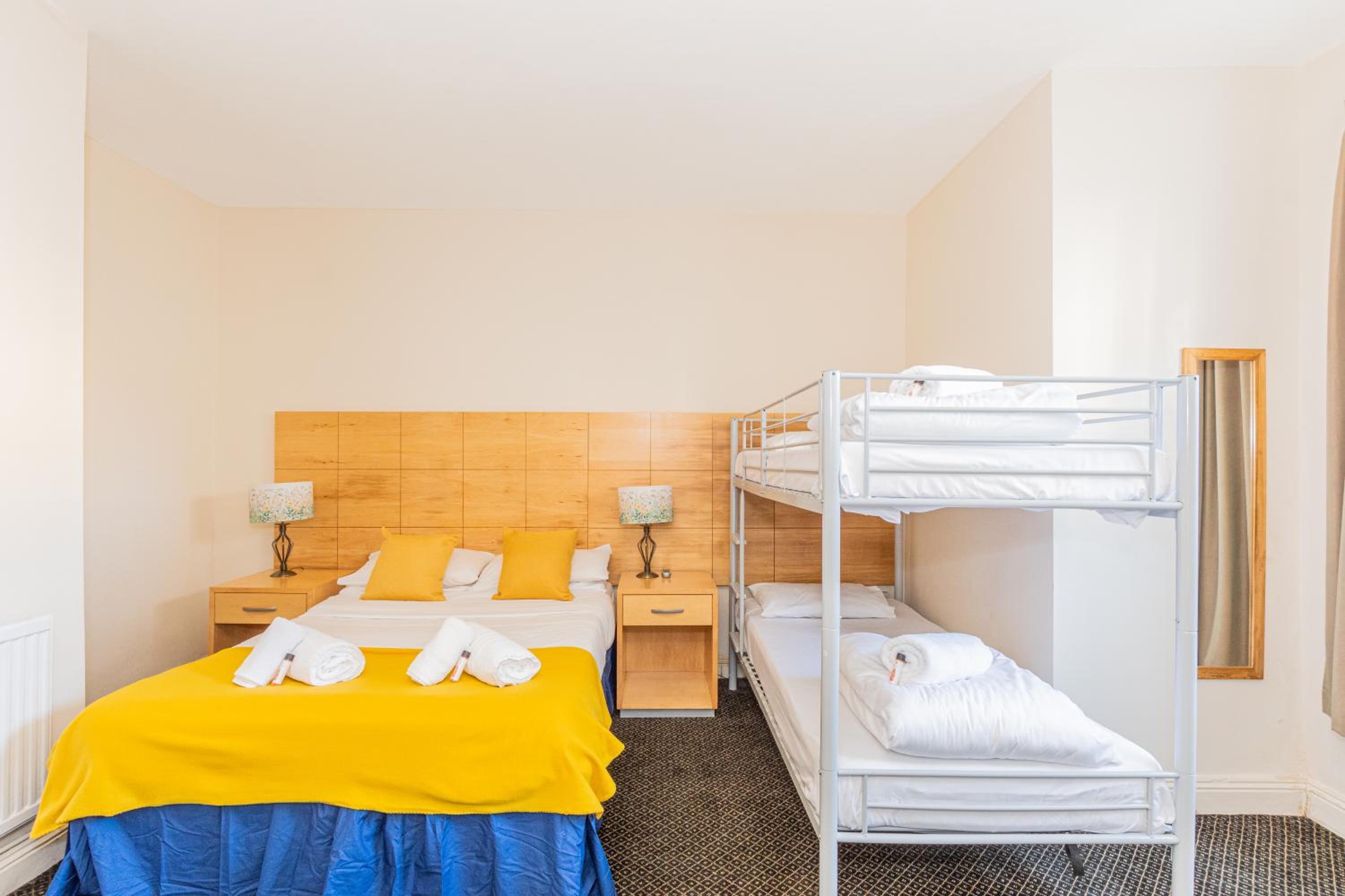 Standard Quadruple Room - Photo 22