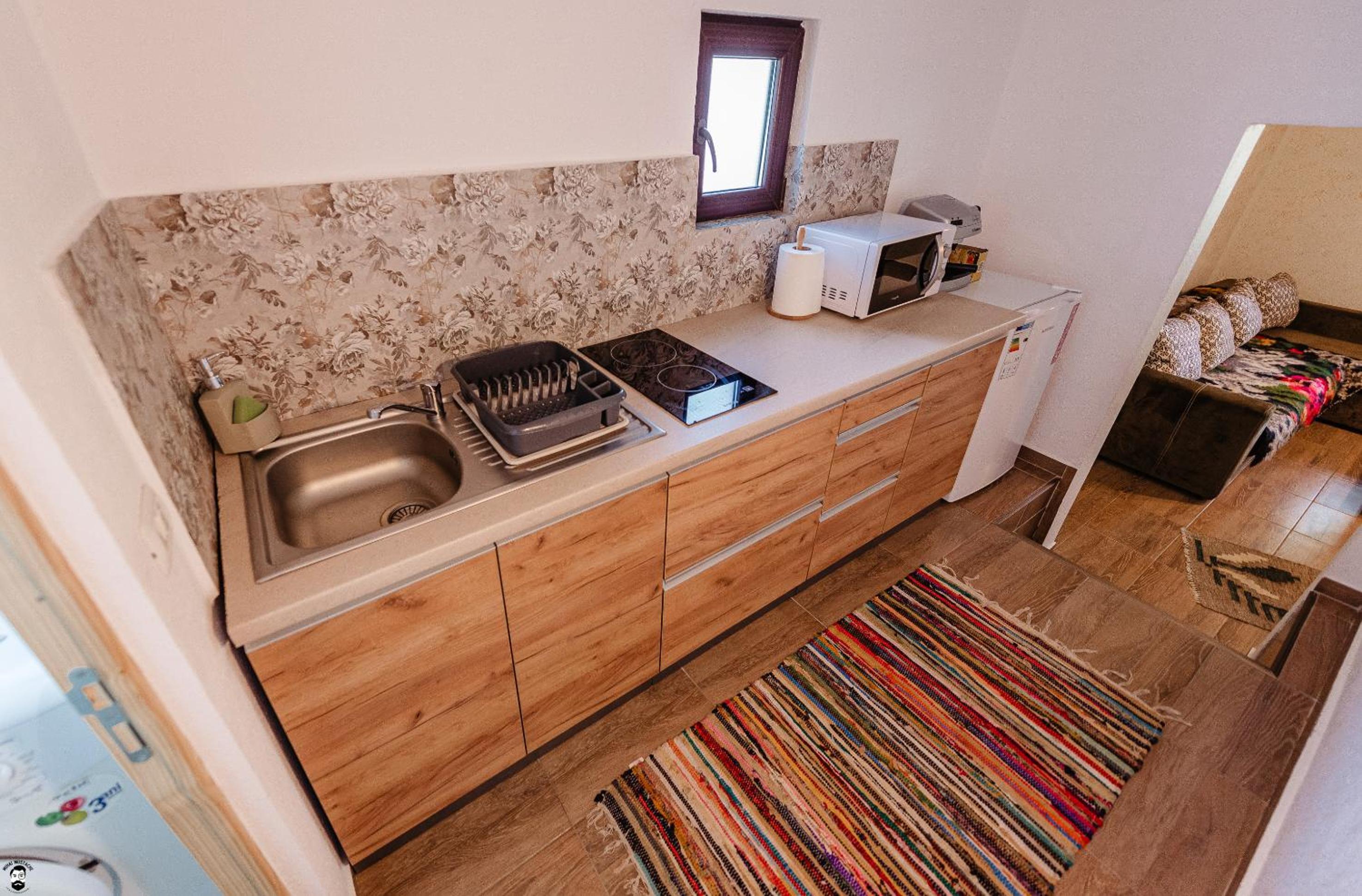 Two-Bedroom House - Photo 2