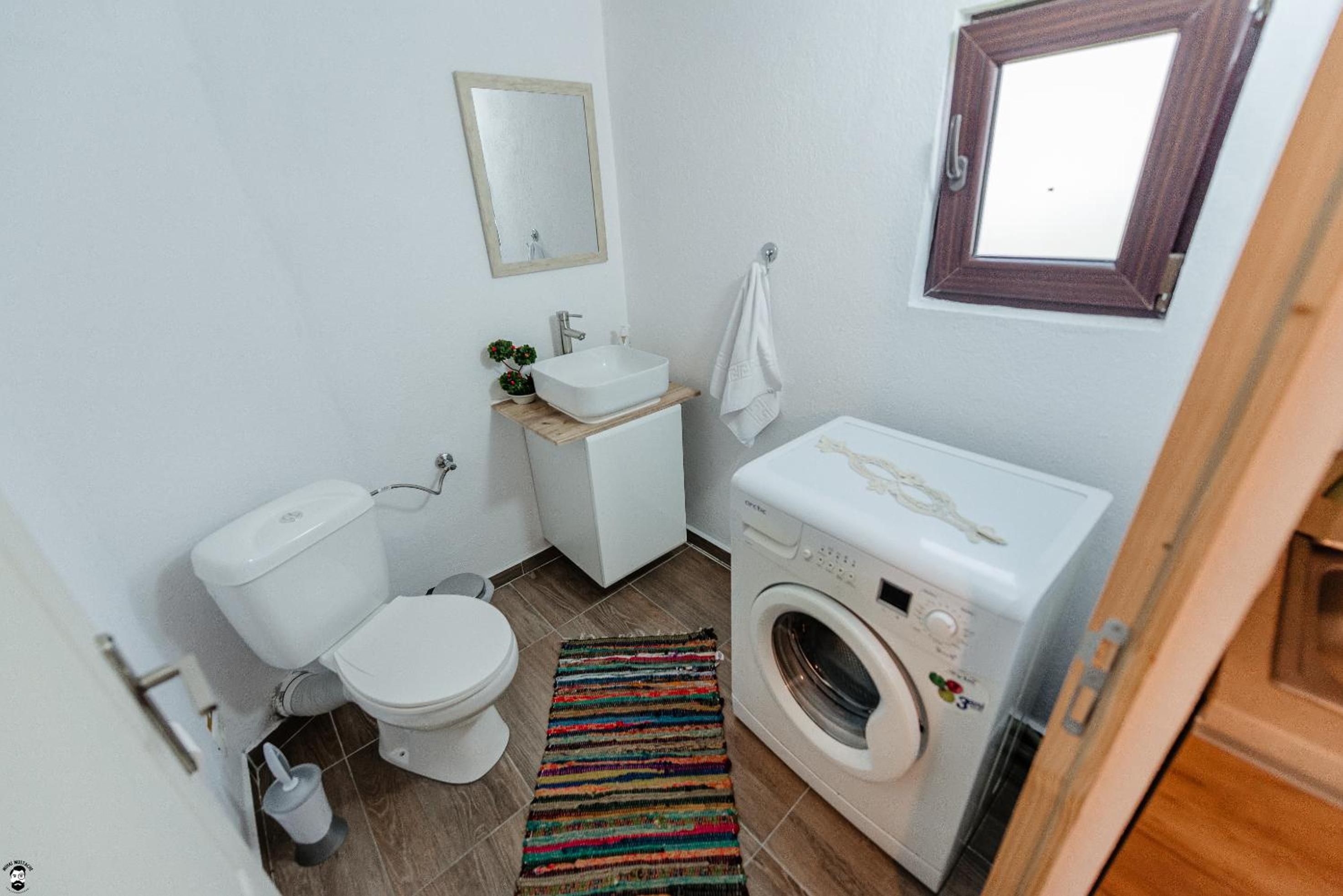 Two-Bedroom House - Photo 4