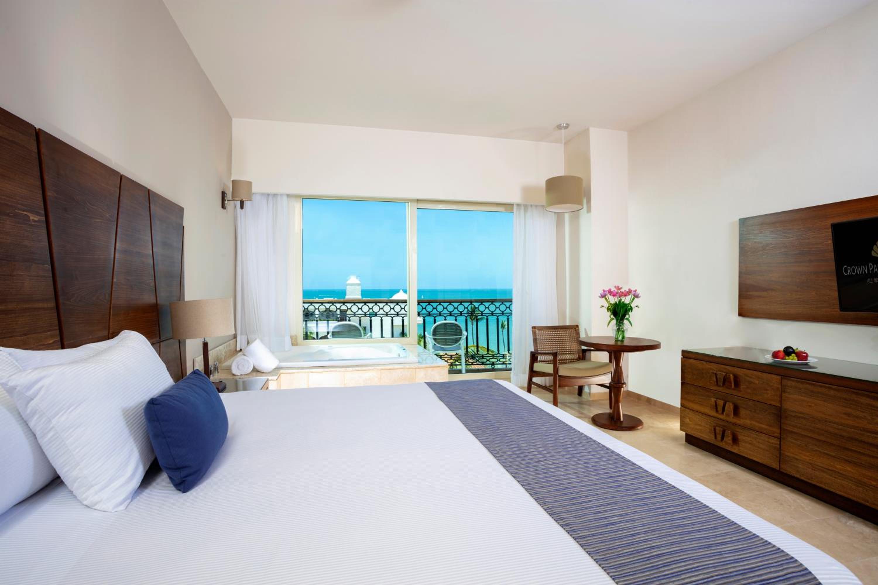 Suite with Hot Tub