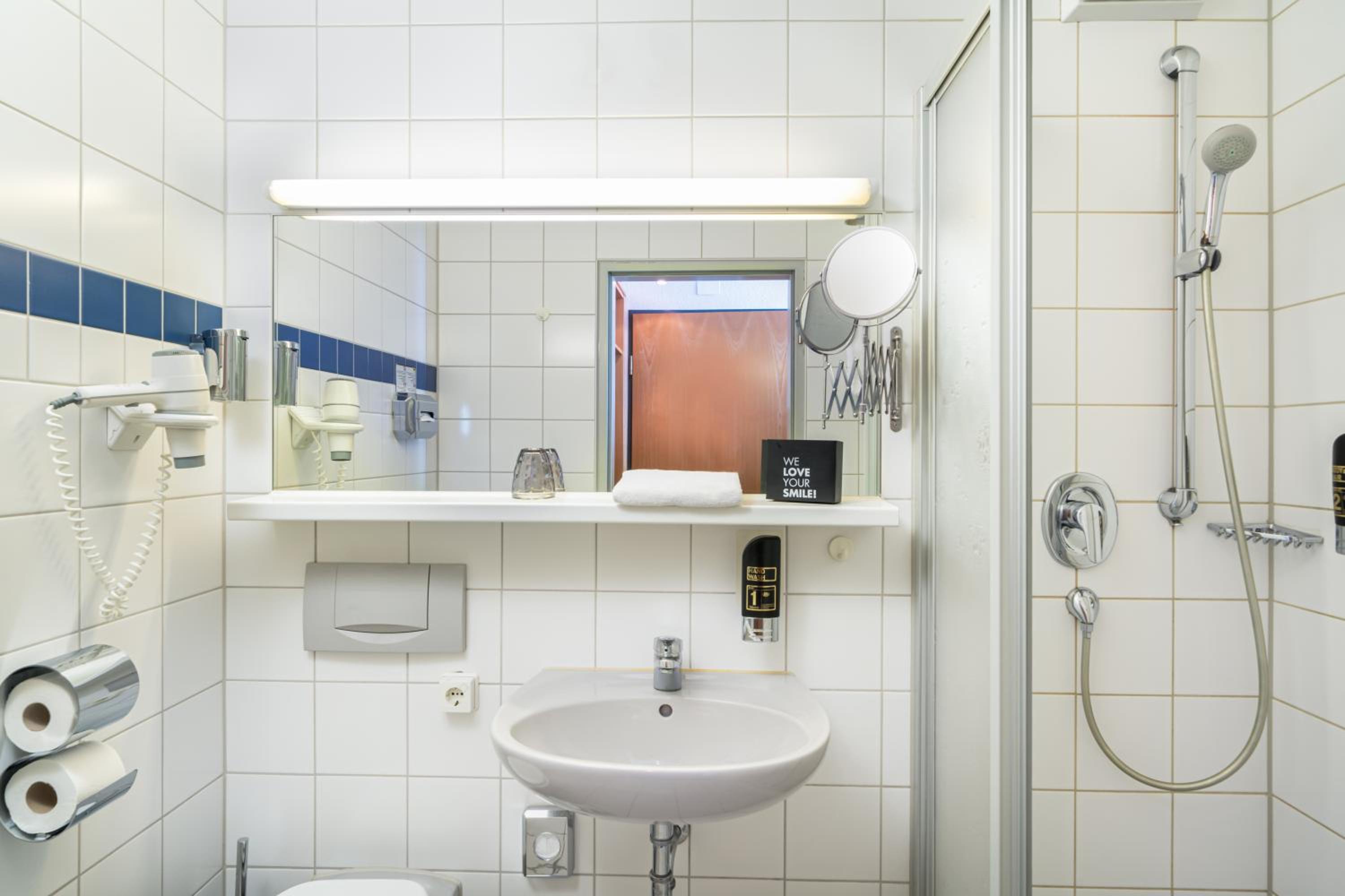 Standard Single Room - Photo 7