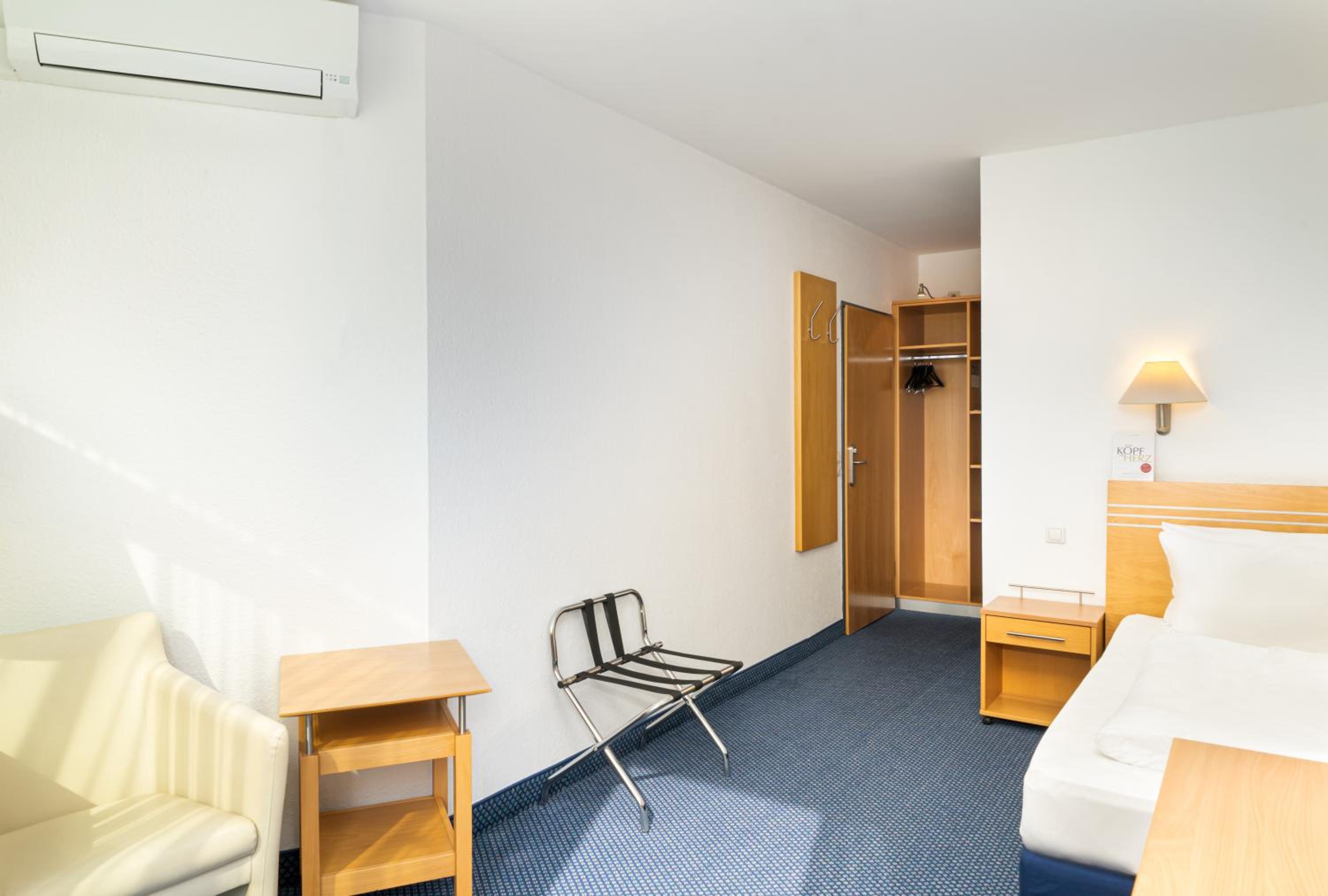 Standard Single Room - Photo 3