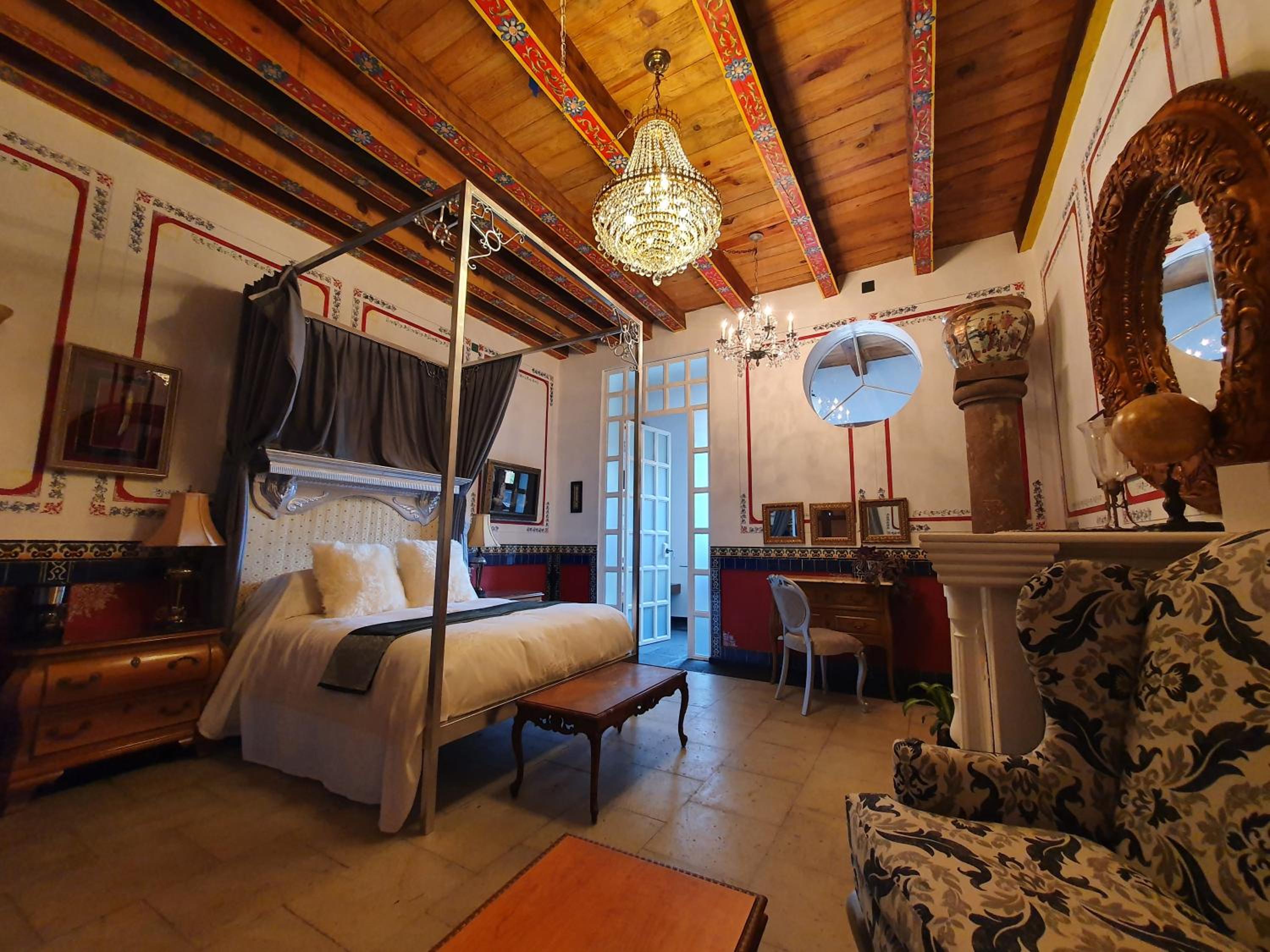 Deluxe Double Room - Photo 11