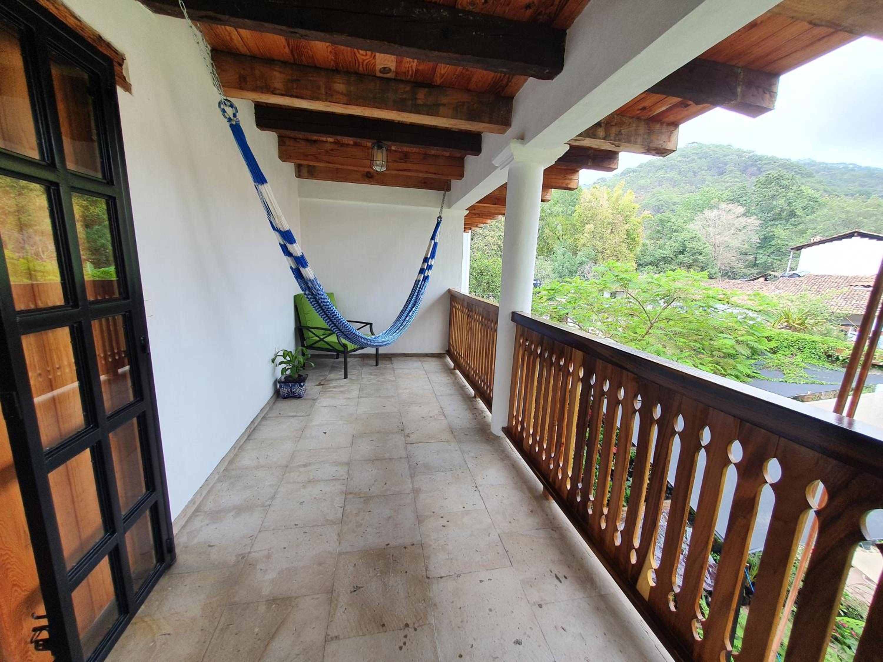 Deluxe Double Room with Balcony - Photo 4