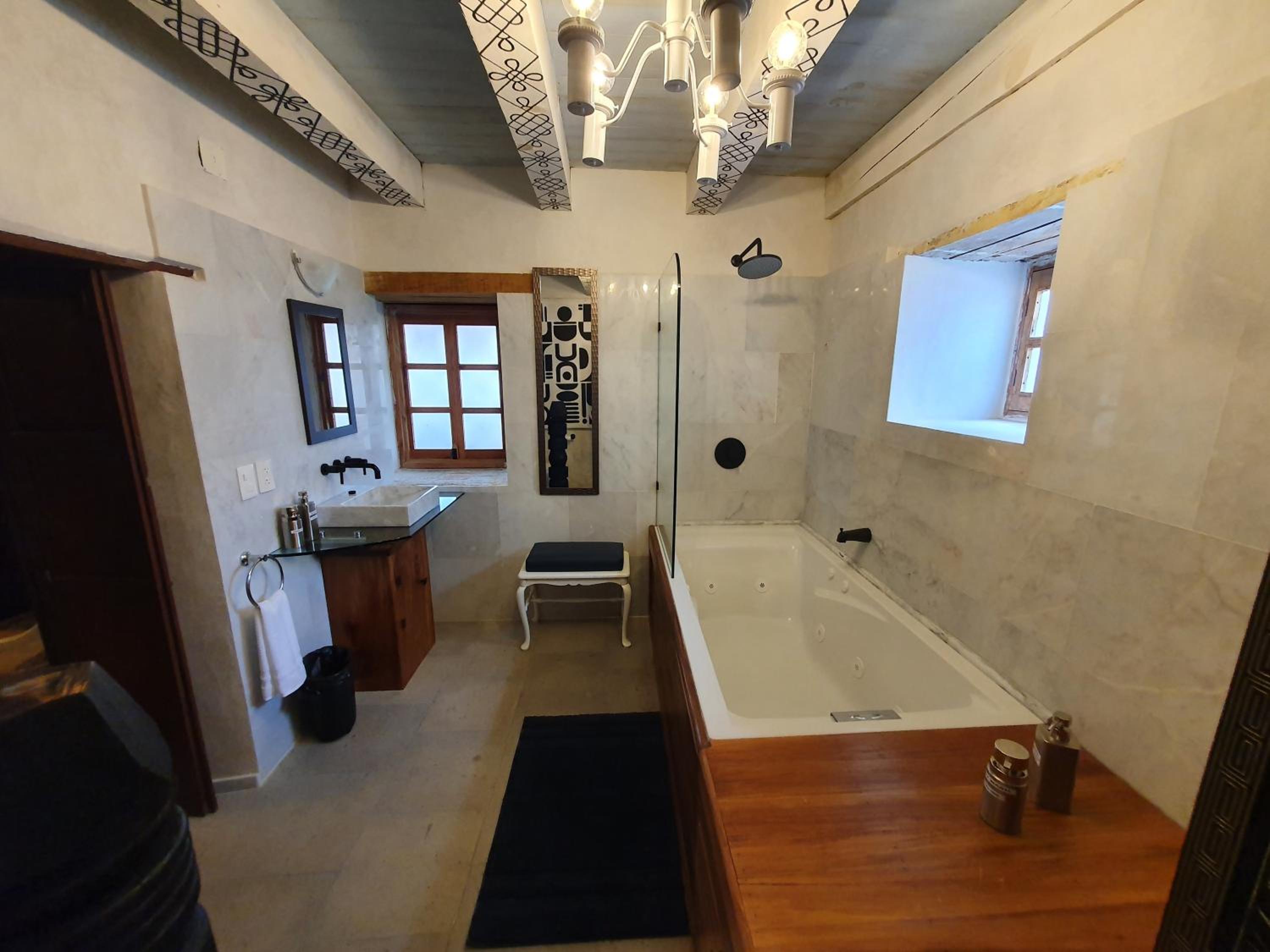 Deluxe Double Room with Balcony - Photo 7