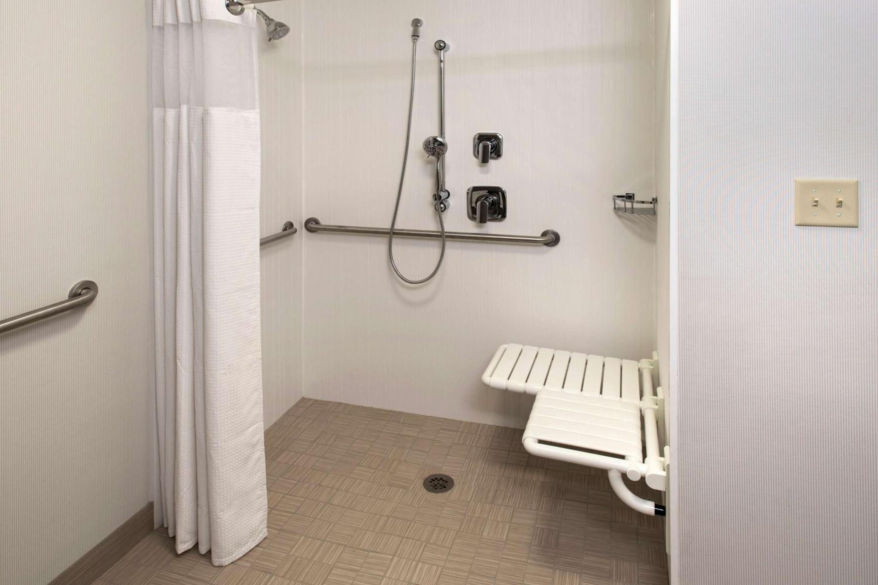 Mobility/Hearing Accessible Deluxe Two Doubles with Roll-In Shower - Photo 4