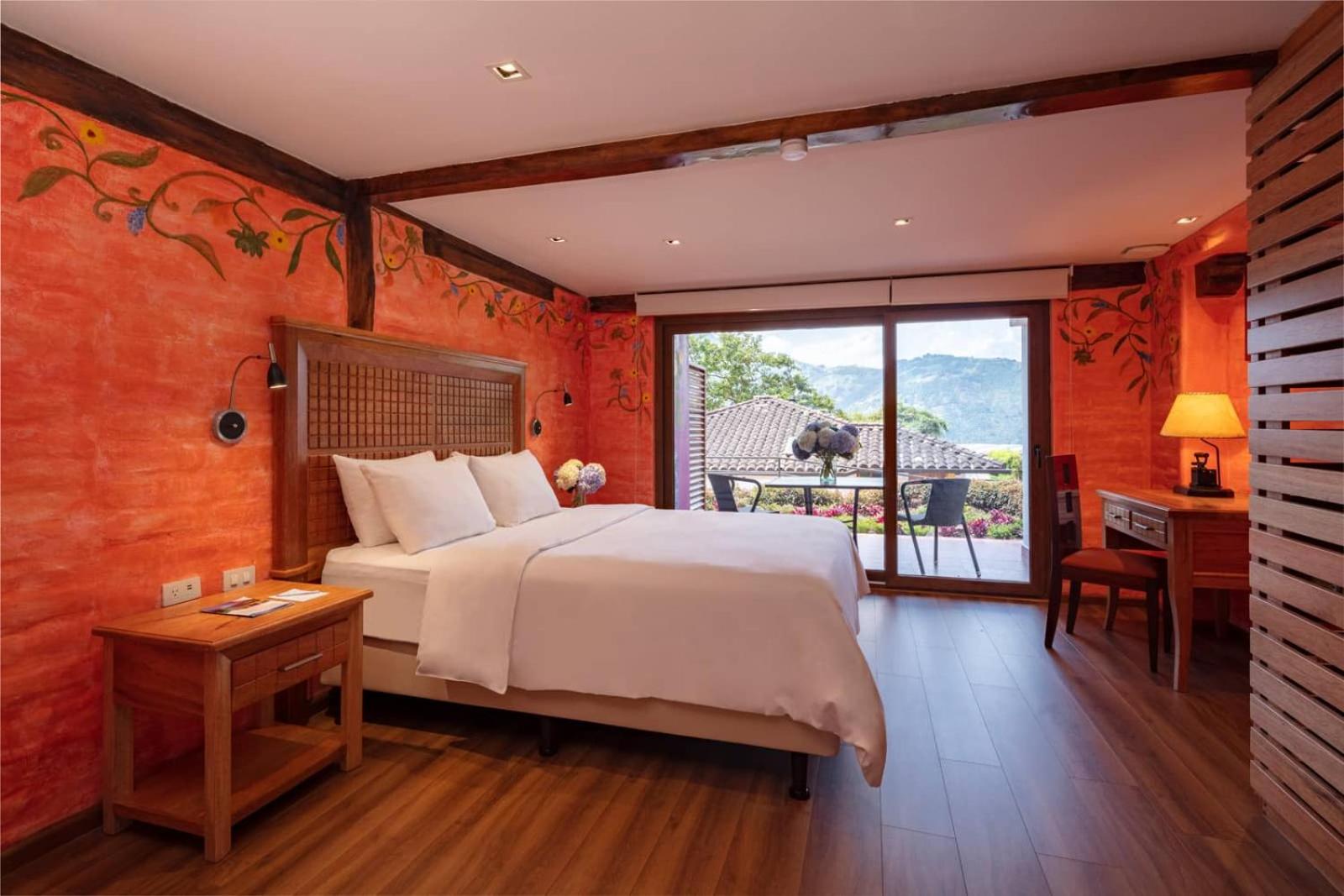 Queen Room with Garden View