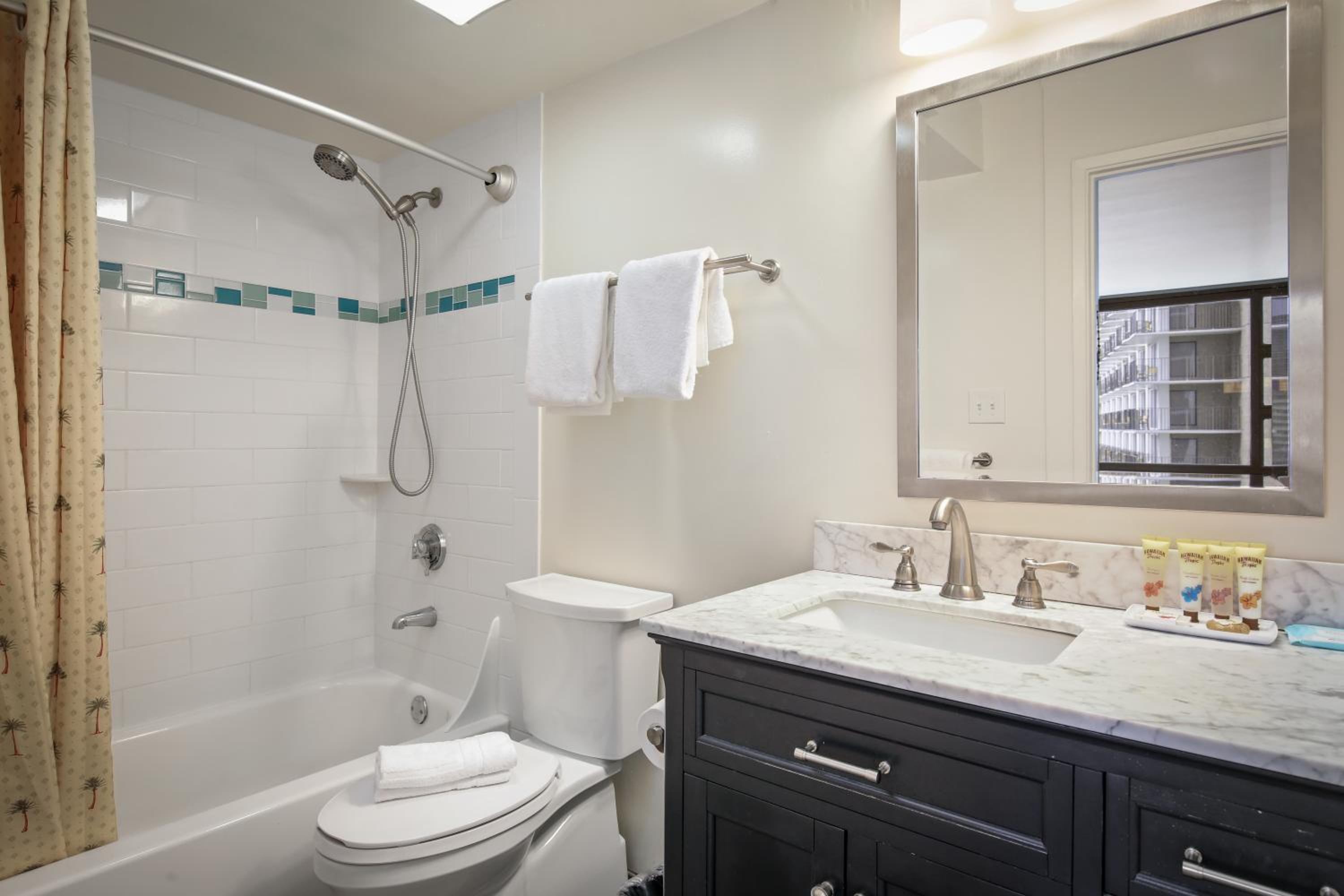 One-Bedroom Suite - Photo 7