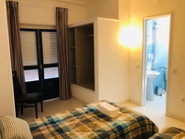 Twin Room with Private Bathroom - Photo 5