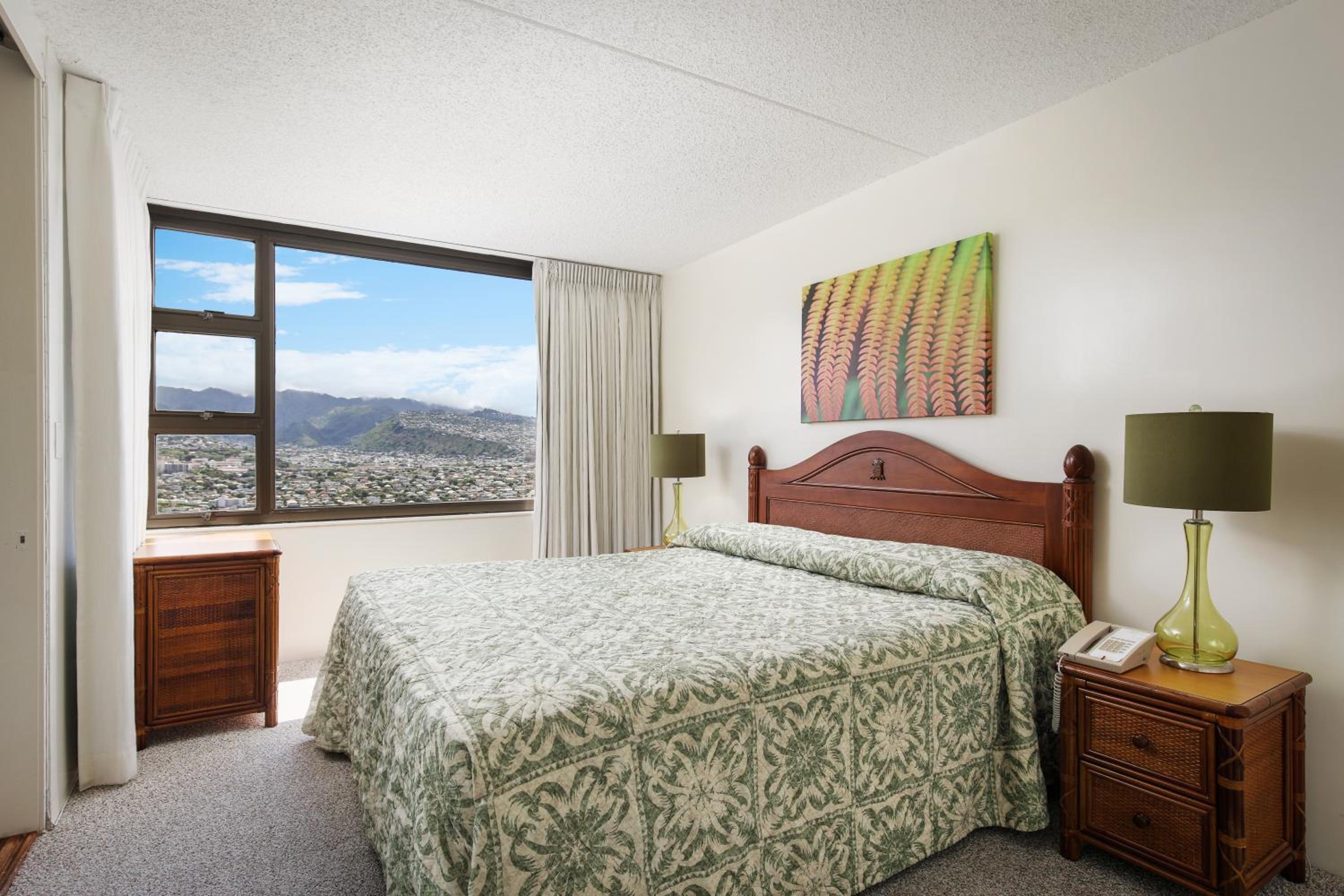 One-Bedroom Suite with Mountain View - Photo 8