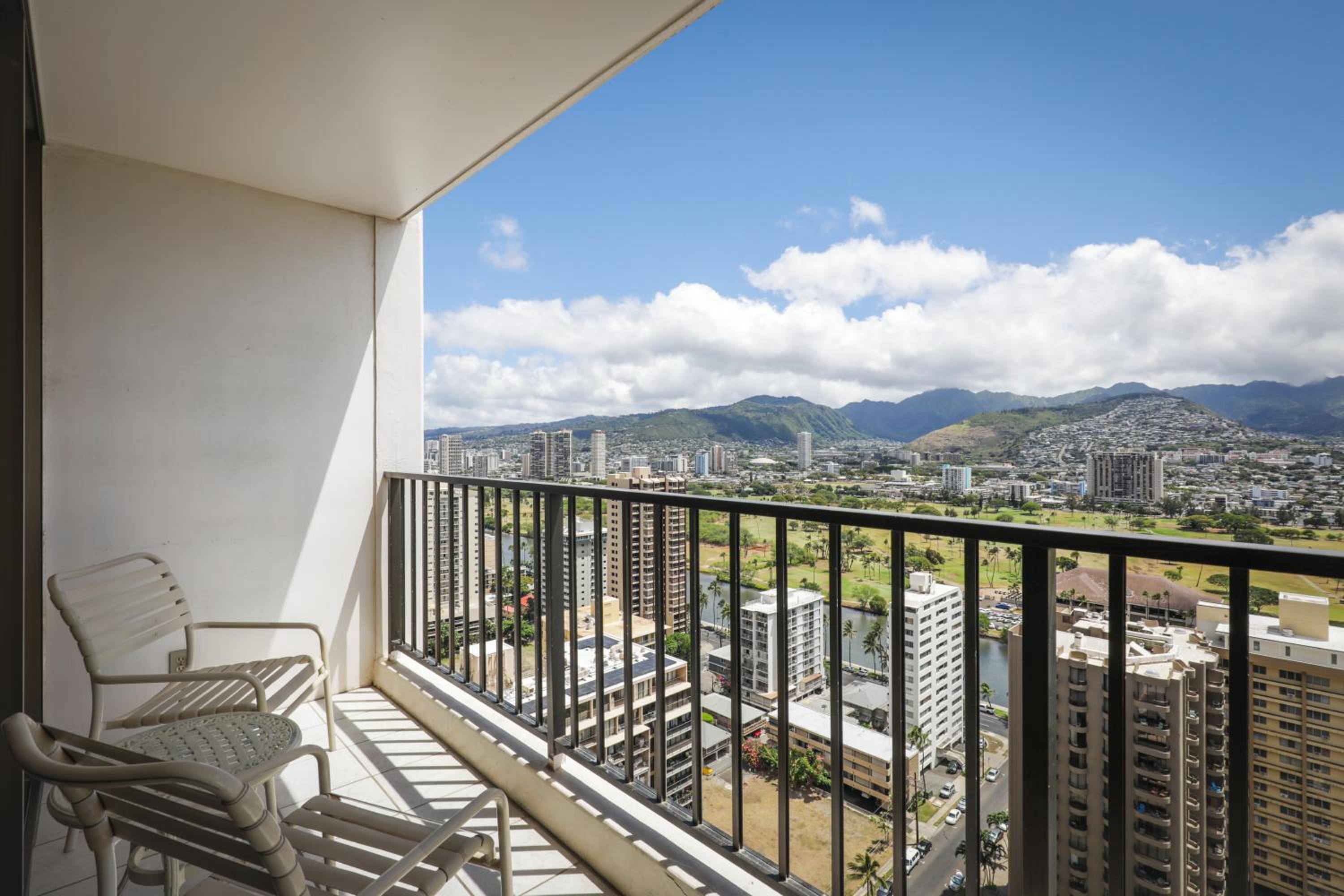 One-Bedroom Suite with Mountain View - Photo 5
