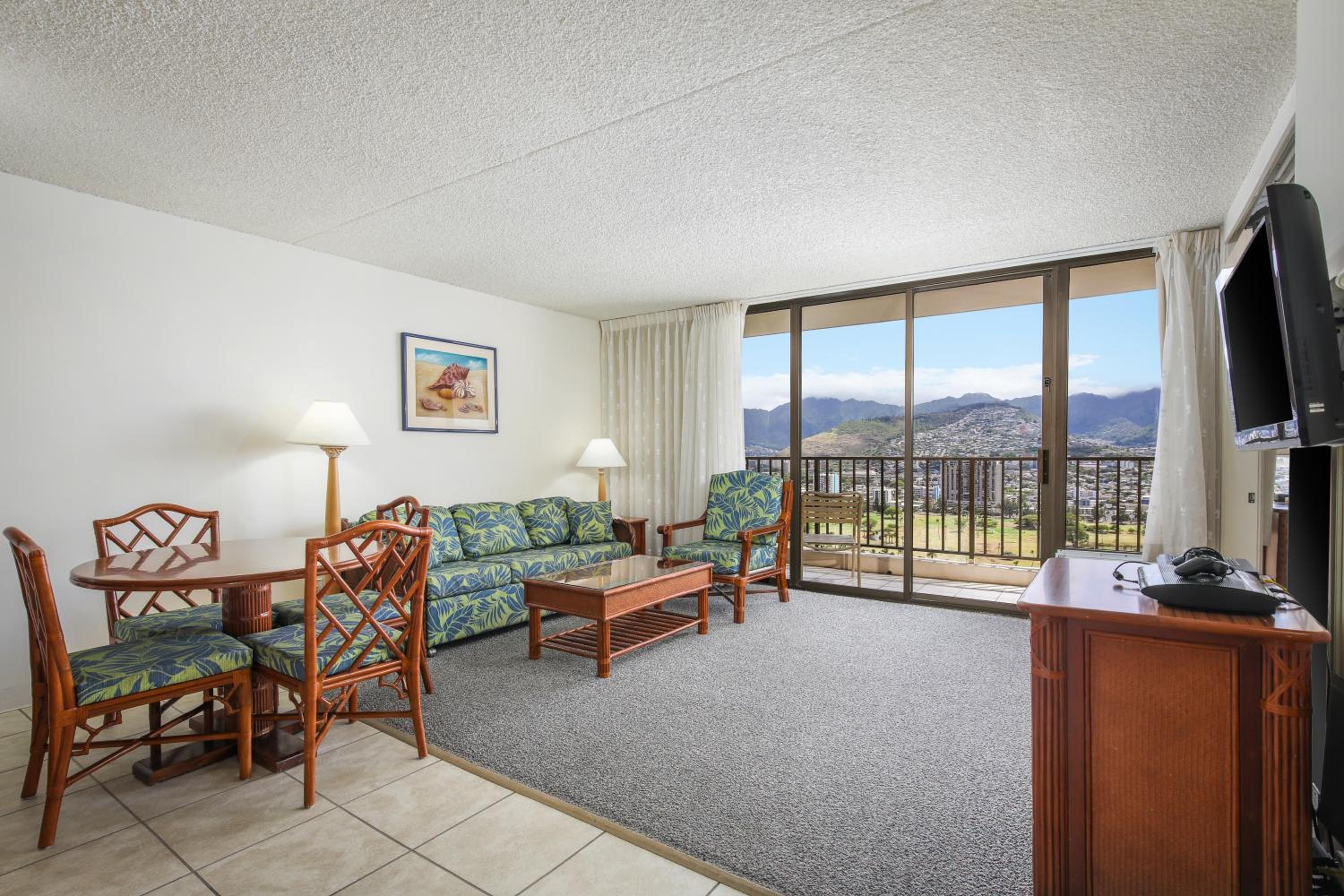 One-Bedroom Suite with Mountain View - Photo 10