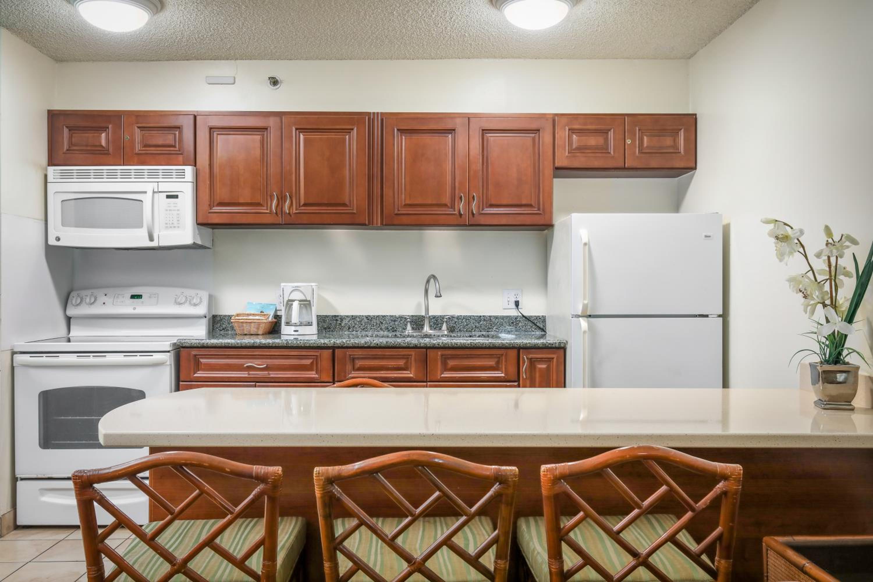 One-Bedroom Suite with Ocean View - Photo 6
