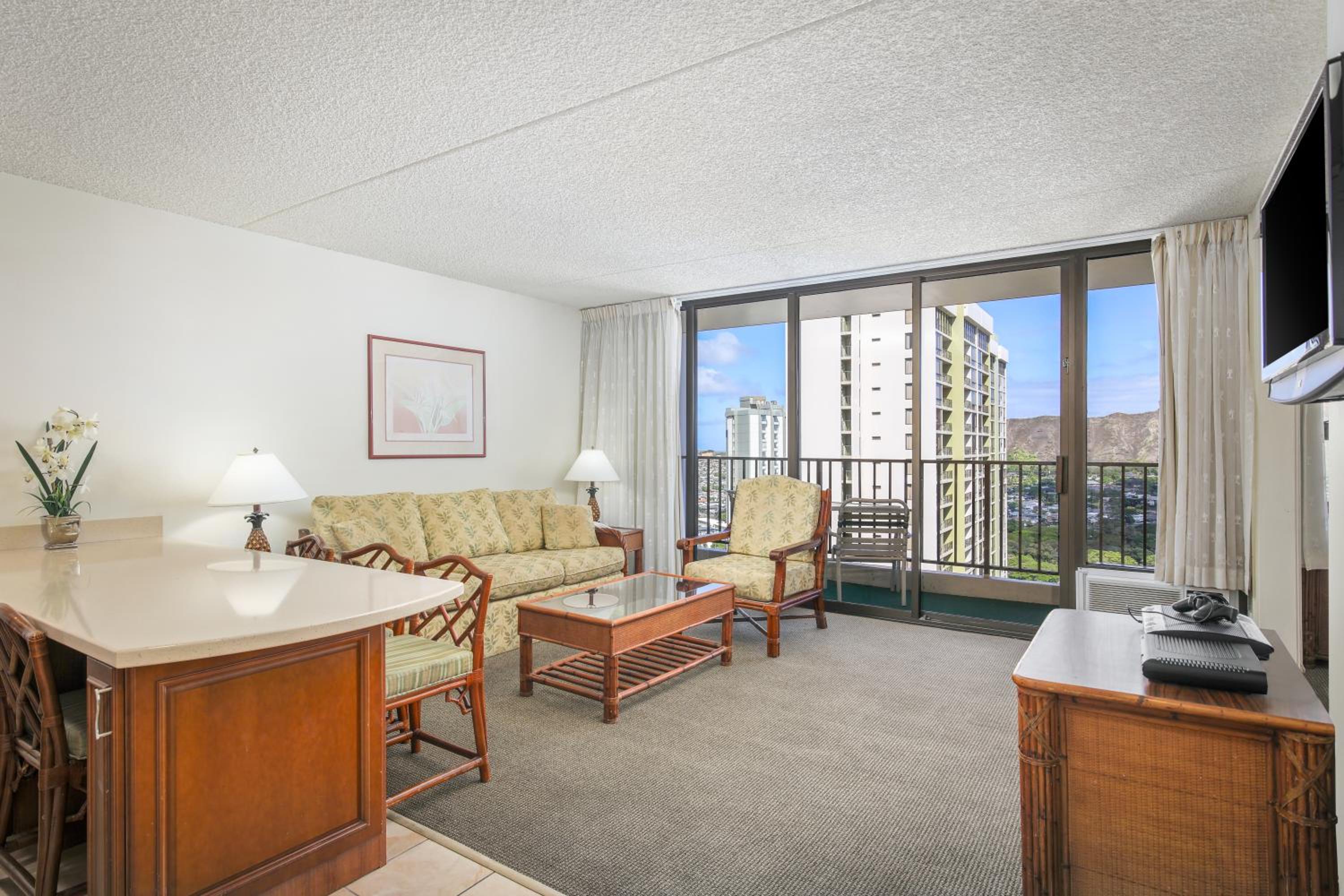 One-Bedroom Suite with Ocean View - Photo 7