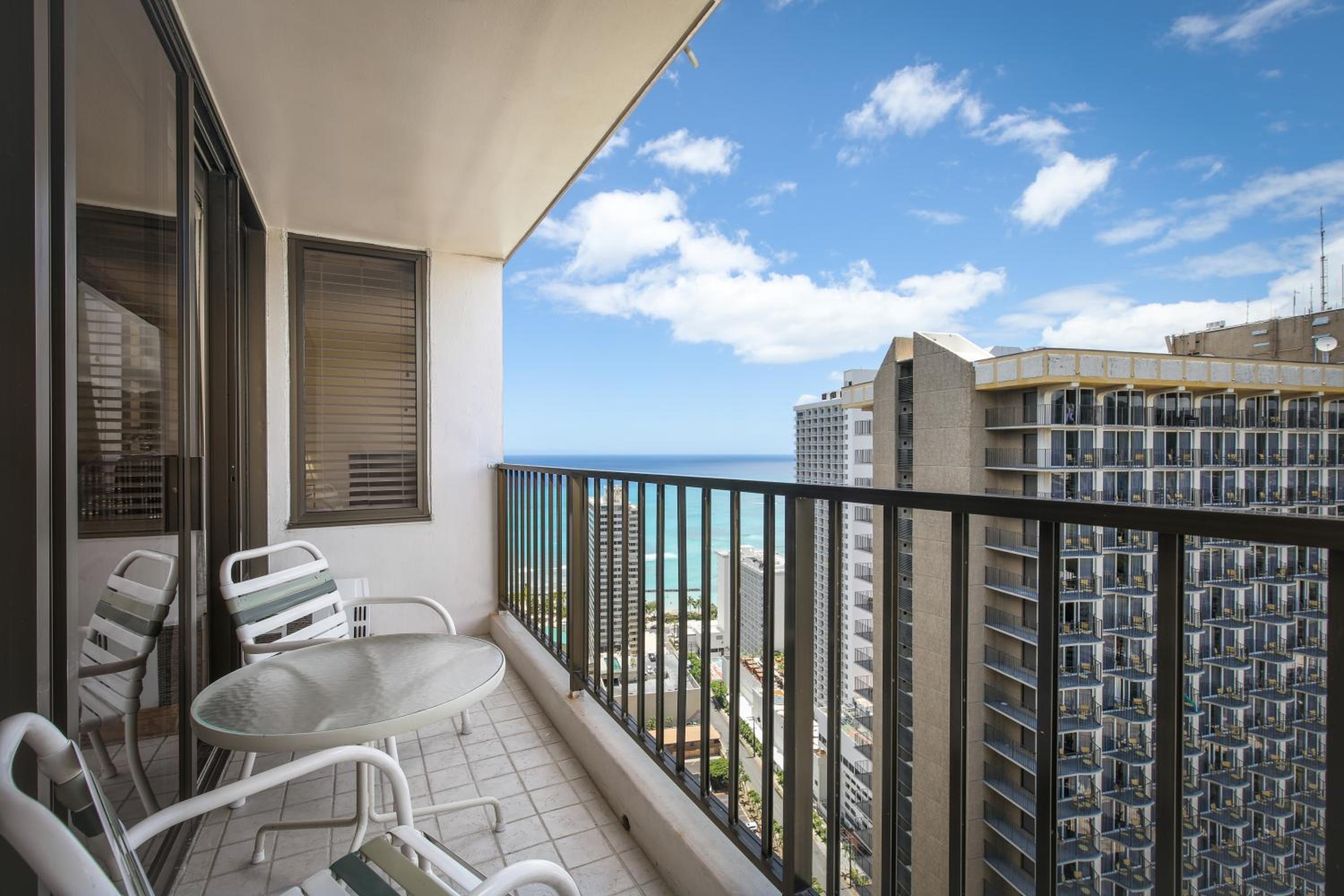 One-Bedroom Suite with Partial Ocean View - Photo 6