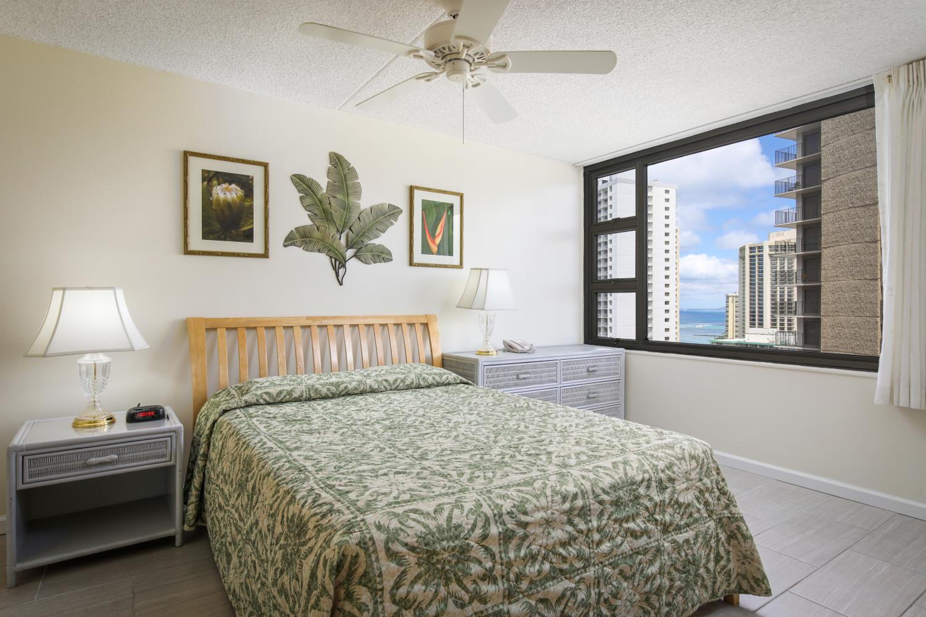 One-Bedroom Suite with Partial Ocean View - Photo 13