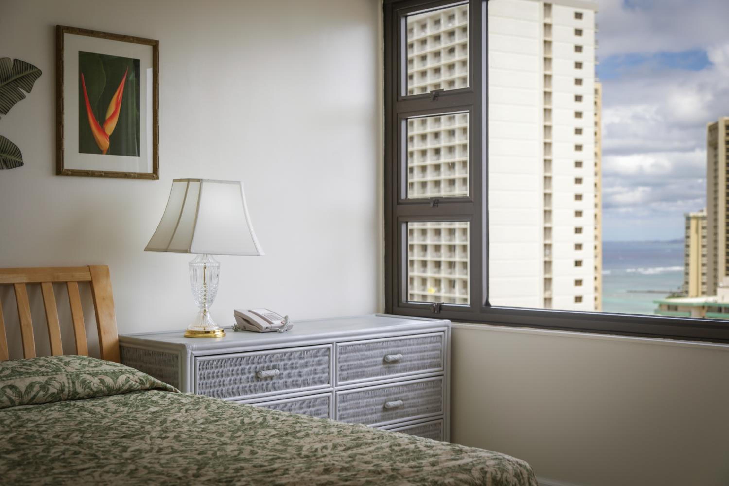 One-Bedroom Suite with Partial Ocean View - Photo 7