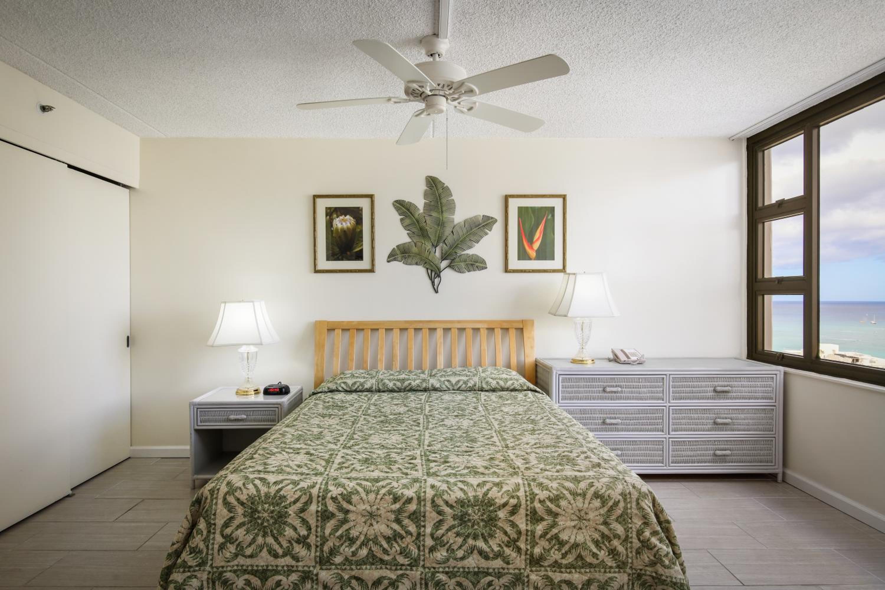 One-Bedroom Suite with Partial Ocean View - Photo 12