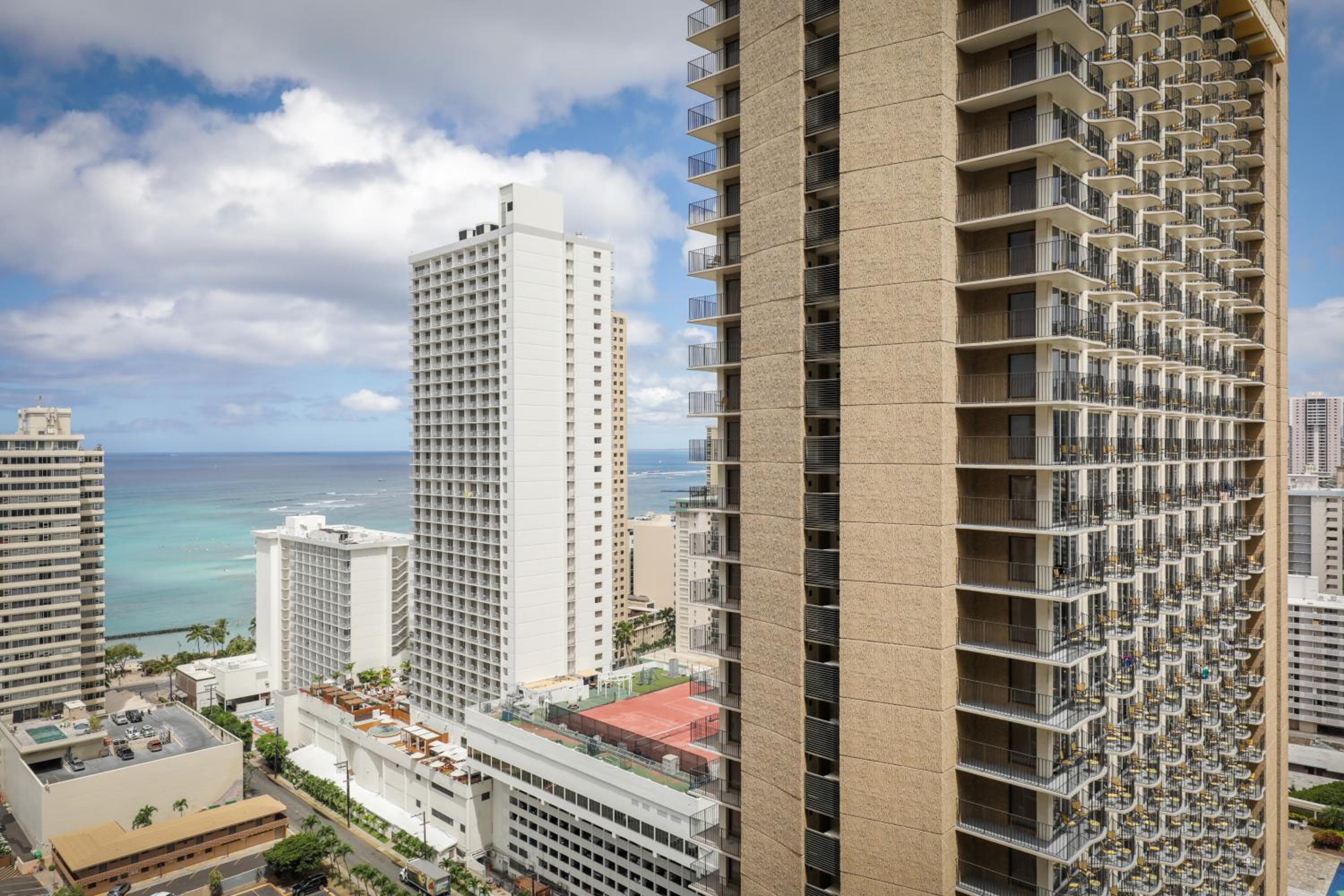 One-Bedroom Suite with Partial Ocean View - Photo 14