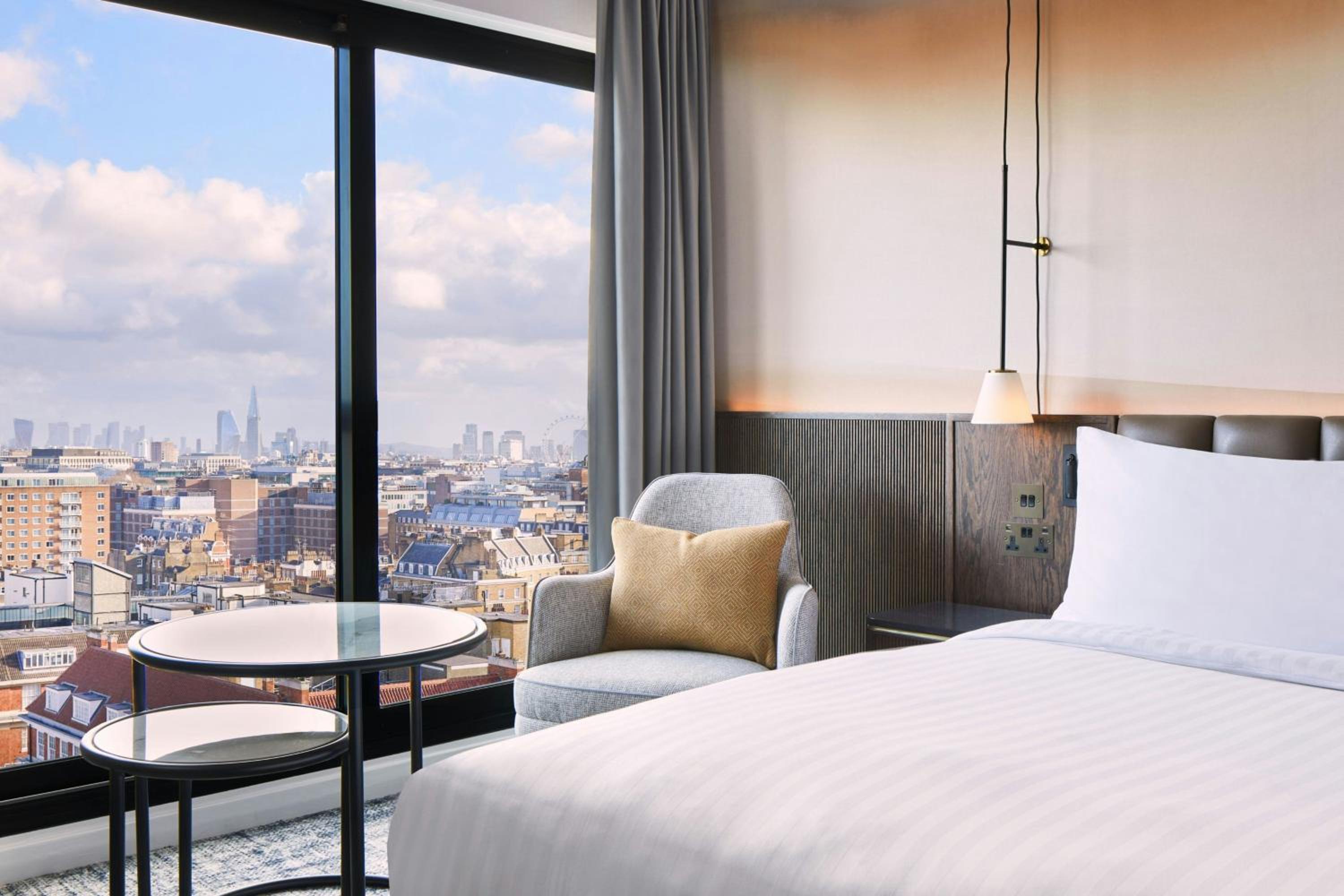 King Room with City View photo 2