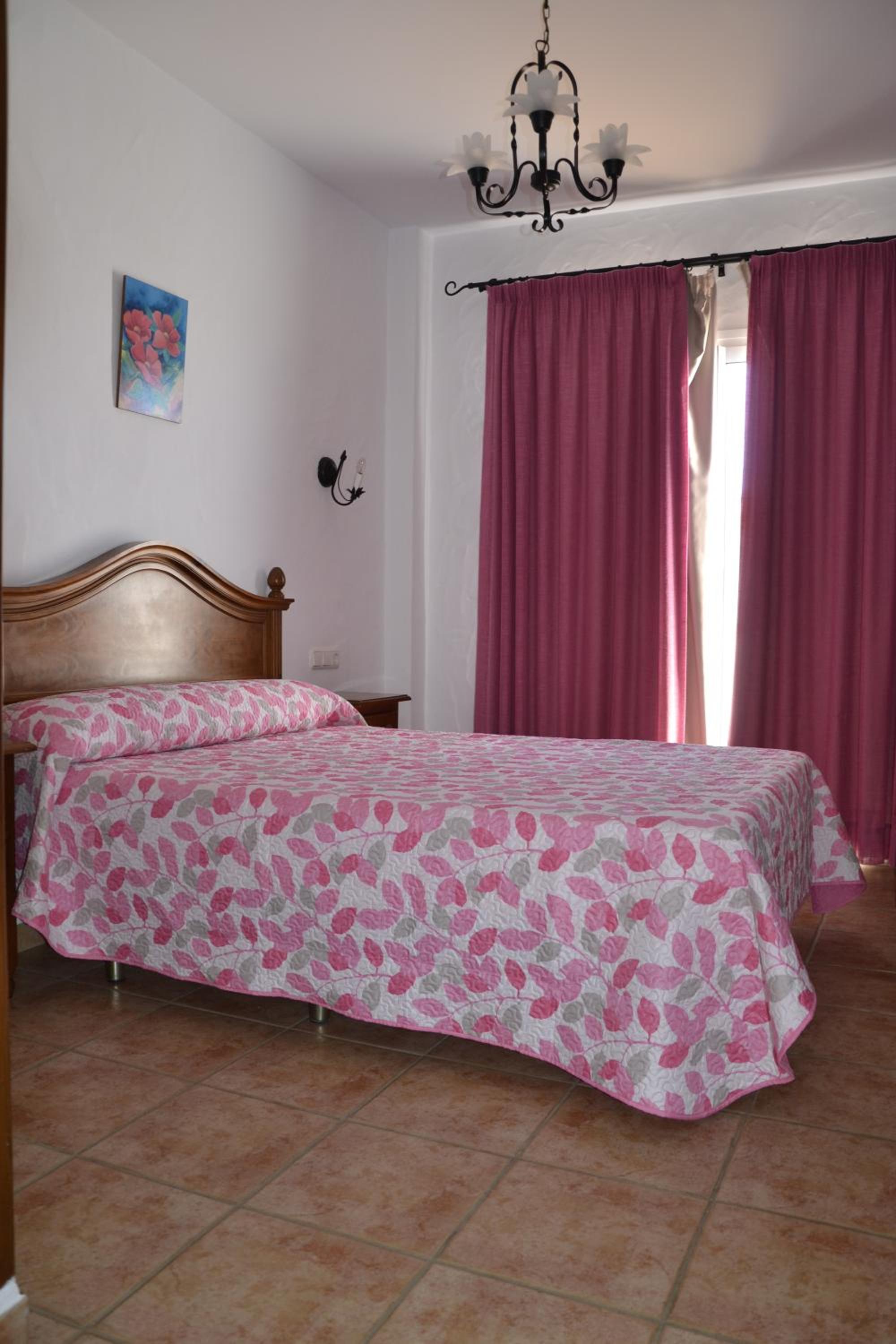 Standard Double Room - Photo 16