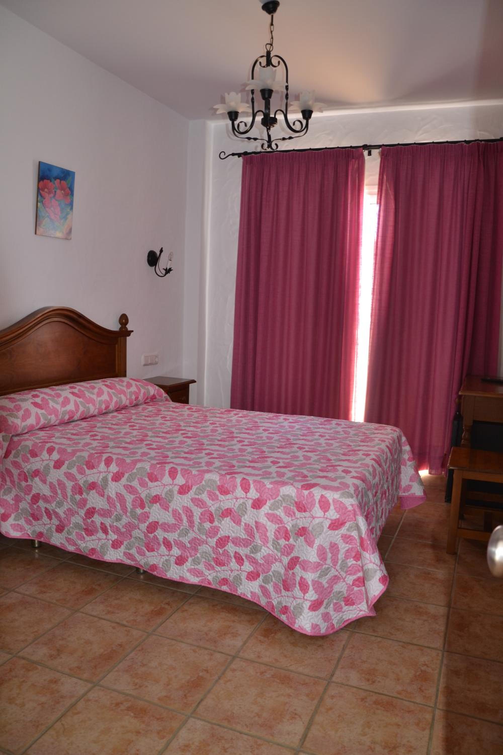 Standard Double Room - Photo 15