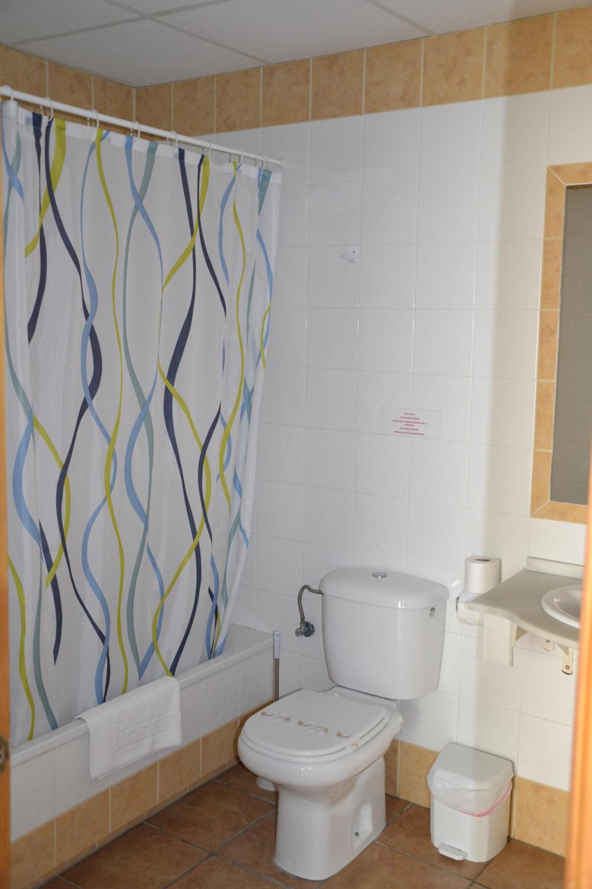 Standard Double Room - Photo 14