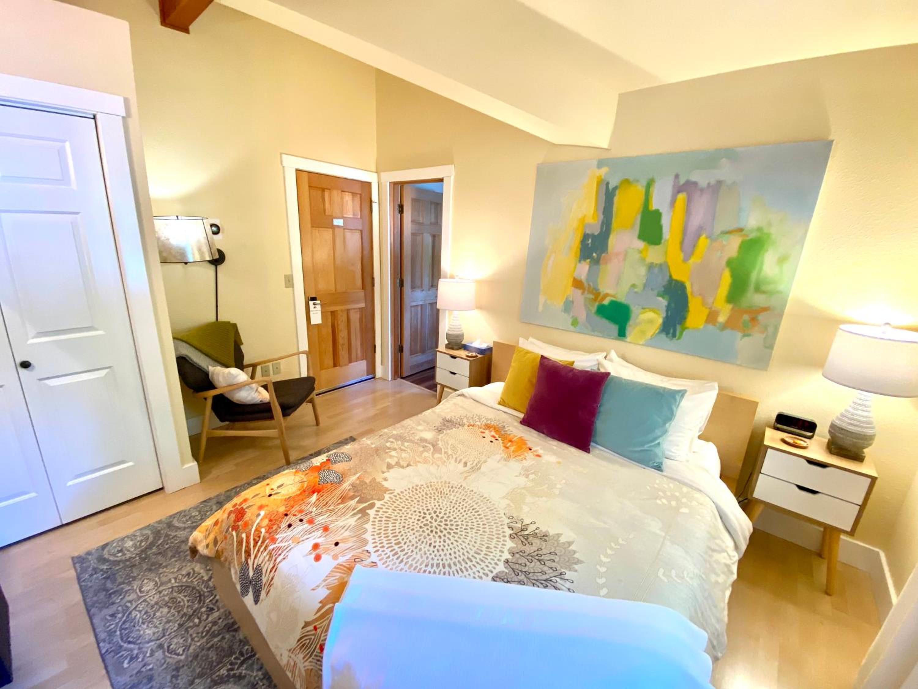 Deluxe Queen Room