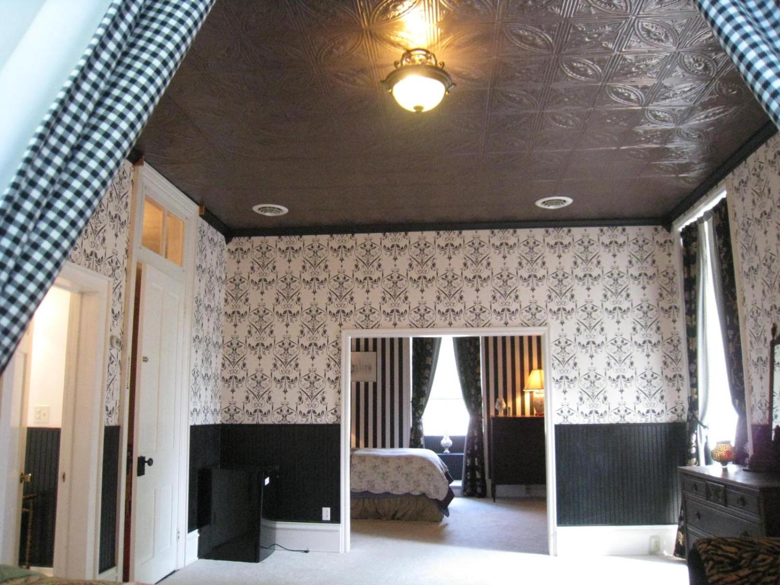 Deluxe Queen Suite photo 1