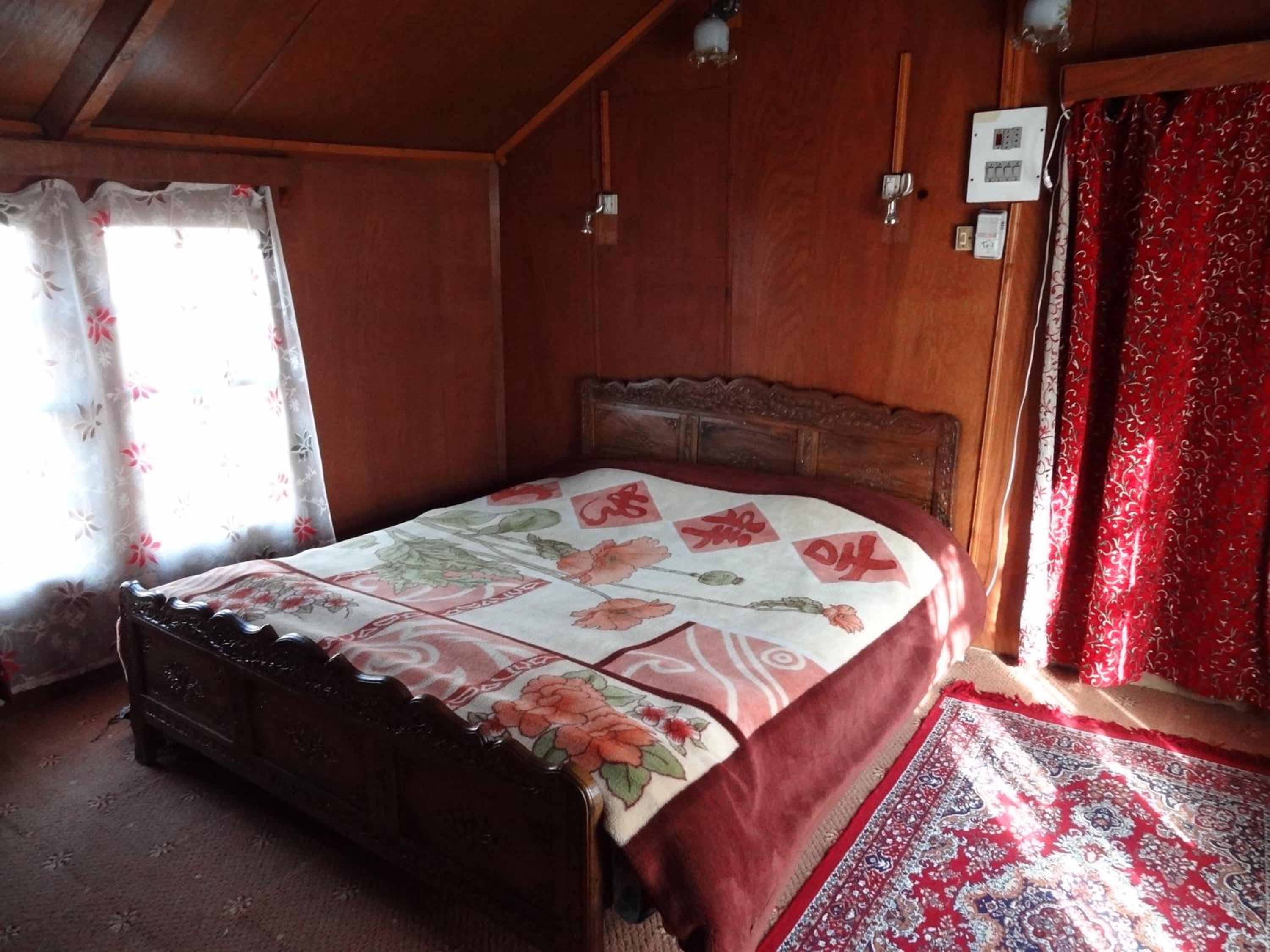Quadruple Room with Shared Bathroom
