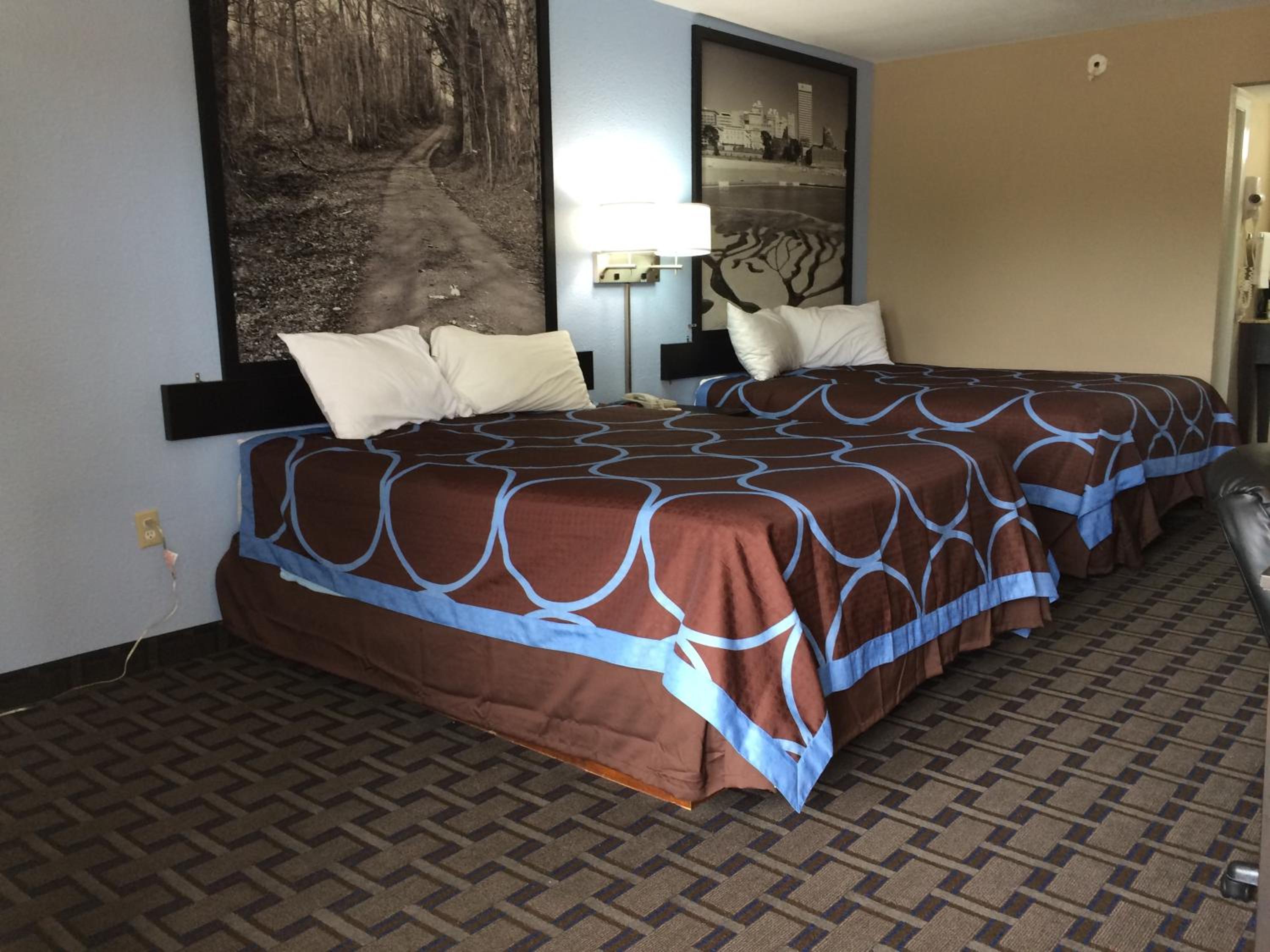 Queen Room with Two Queen Beds - Non-Smoking - Photo 1