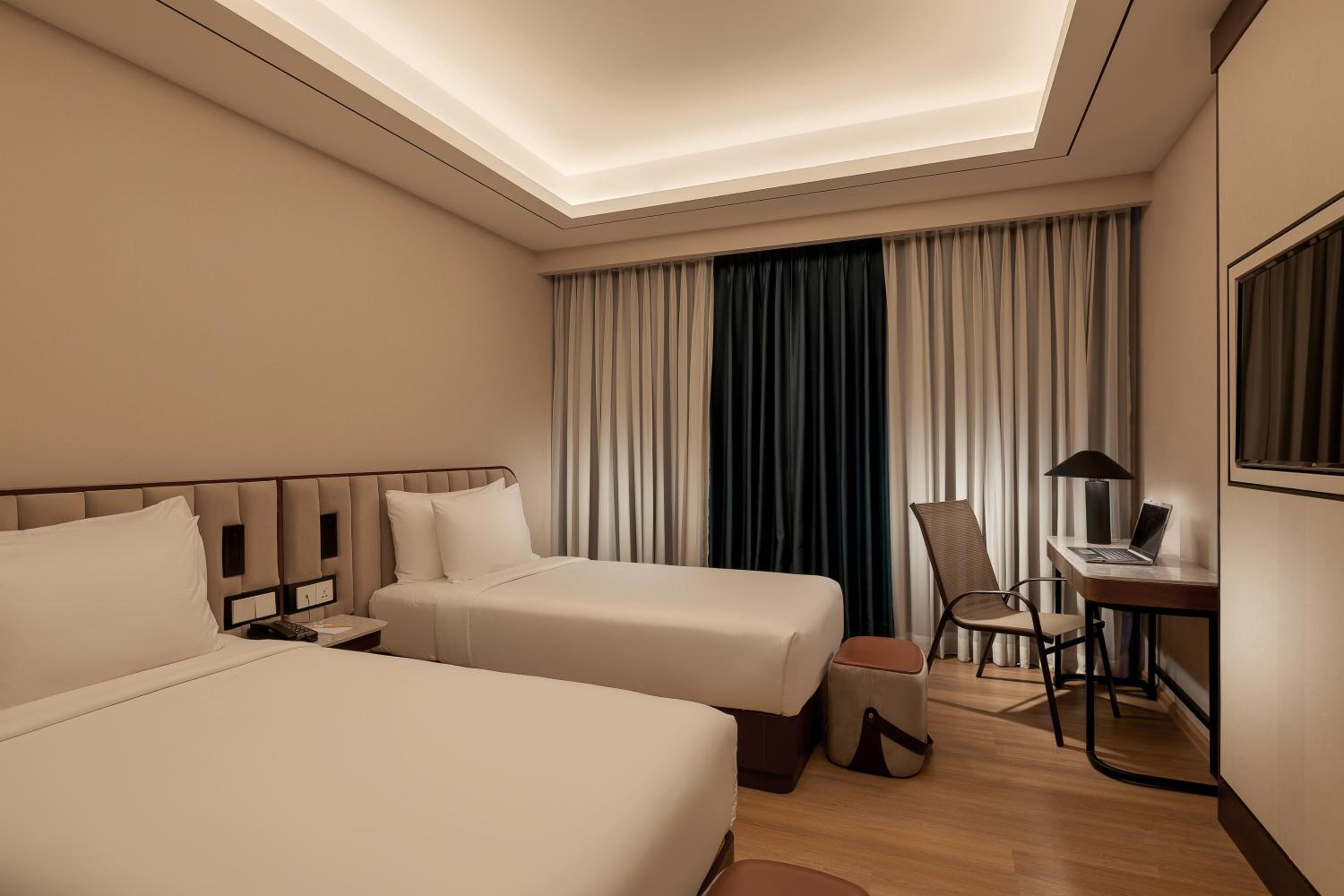 Superior King Room - Photo 1
