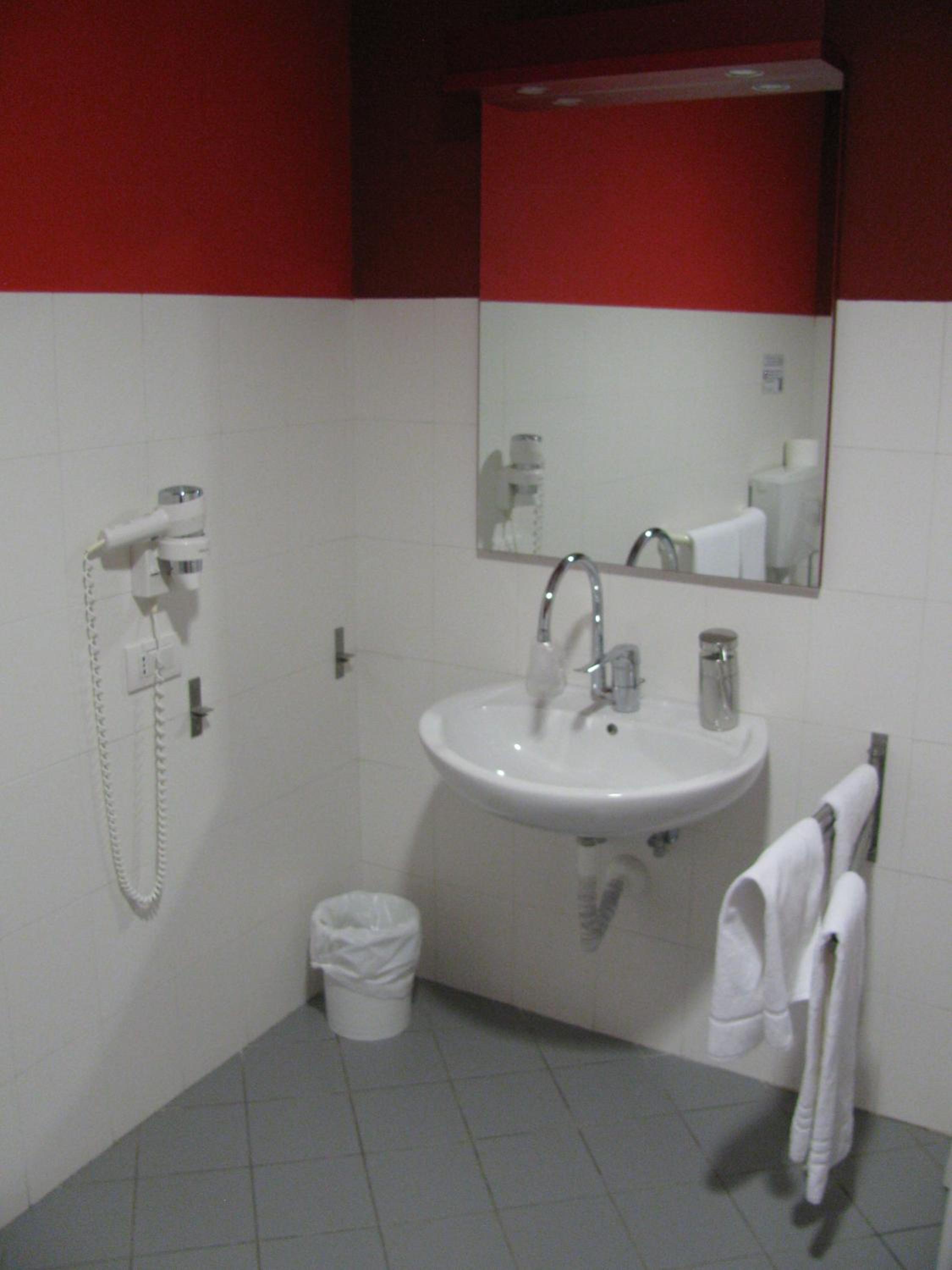 Double Room - Photo 5