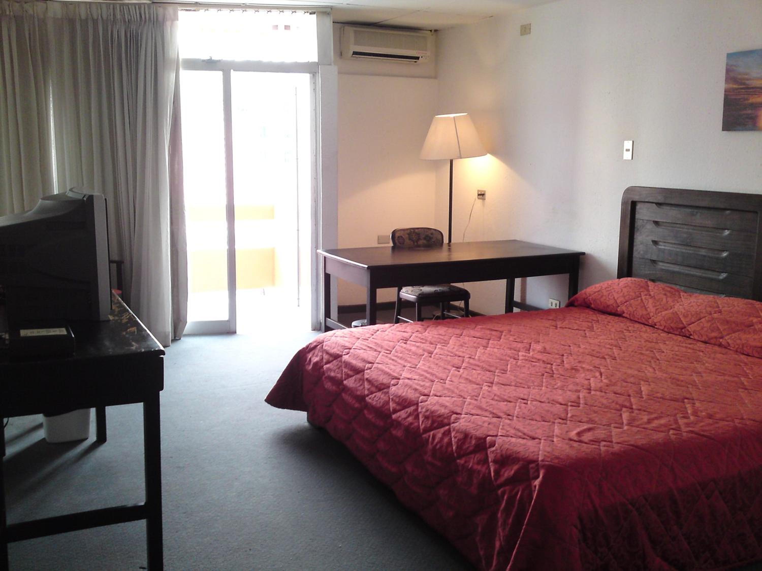 Executive room with balcony and city views