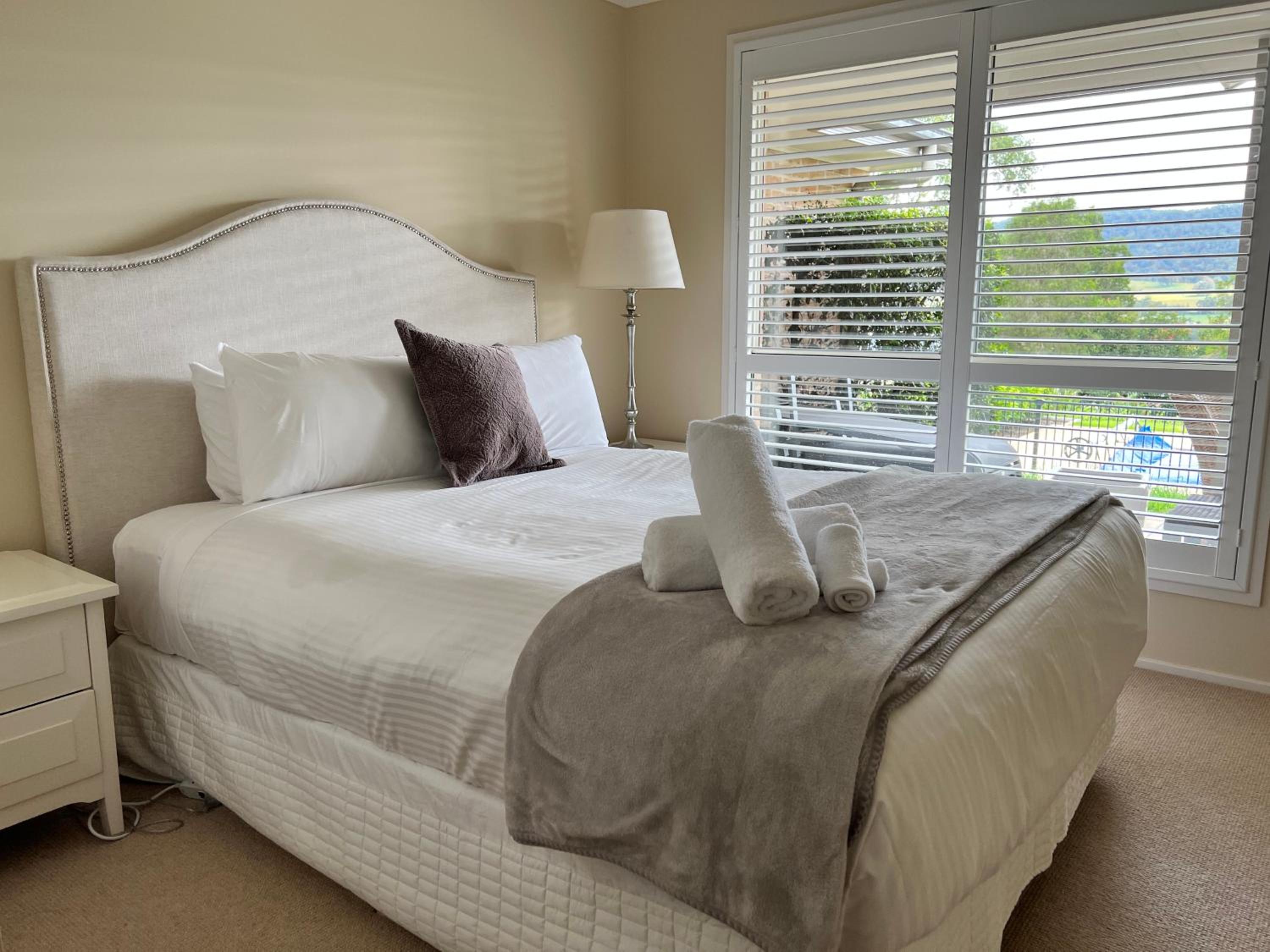 Five-Bedroom House photo 2