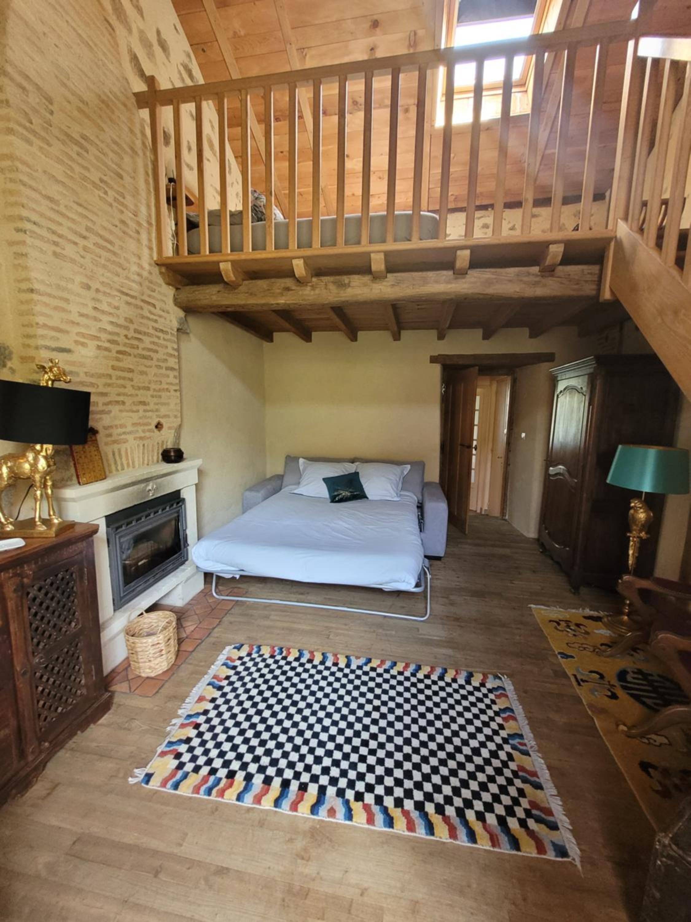 Deluxe Double Room (2 Adults + 1 Child) - Photo 2