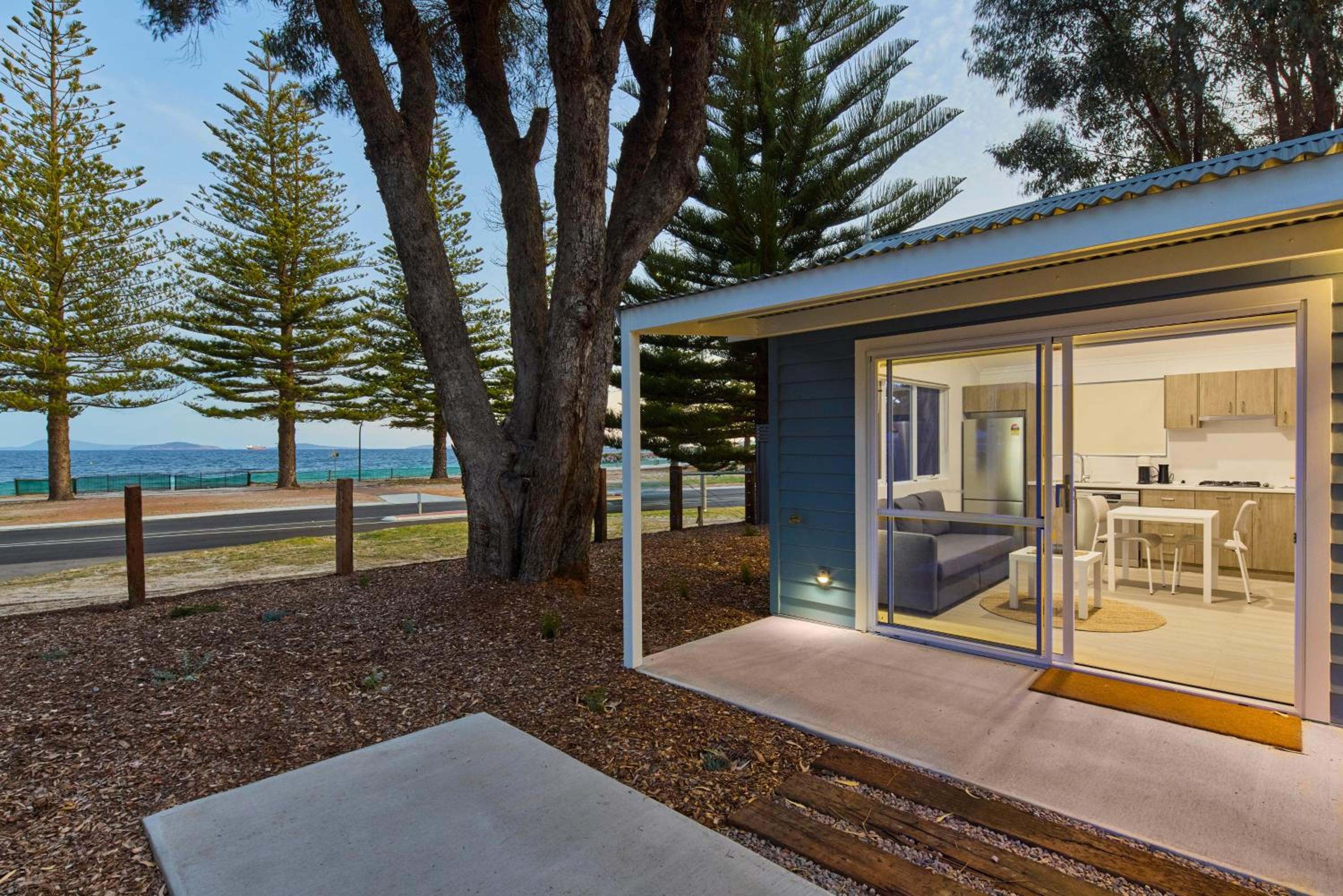 One Bedroom Bay Studio - Photo 11