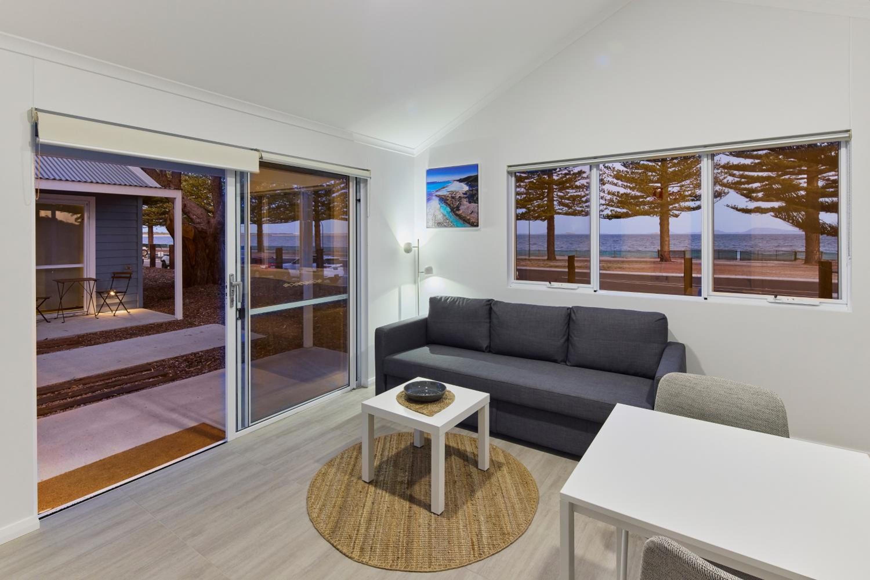 One Bedroom Bay Studio - Photo 1