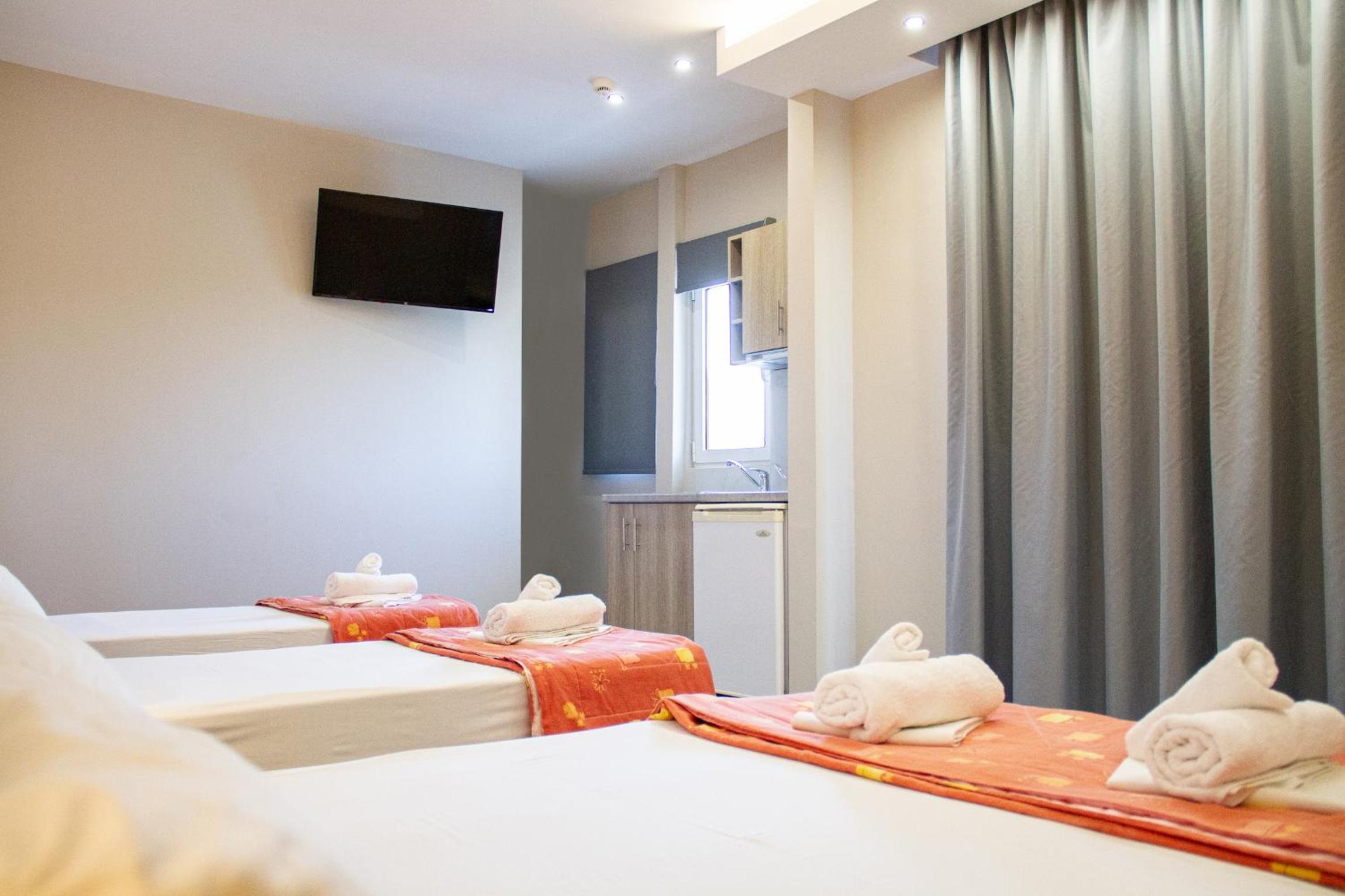 Quadruple Room with Balcony photo 3
