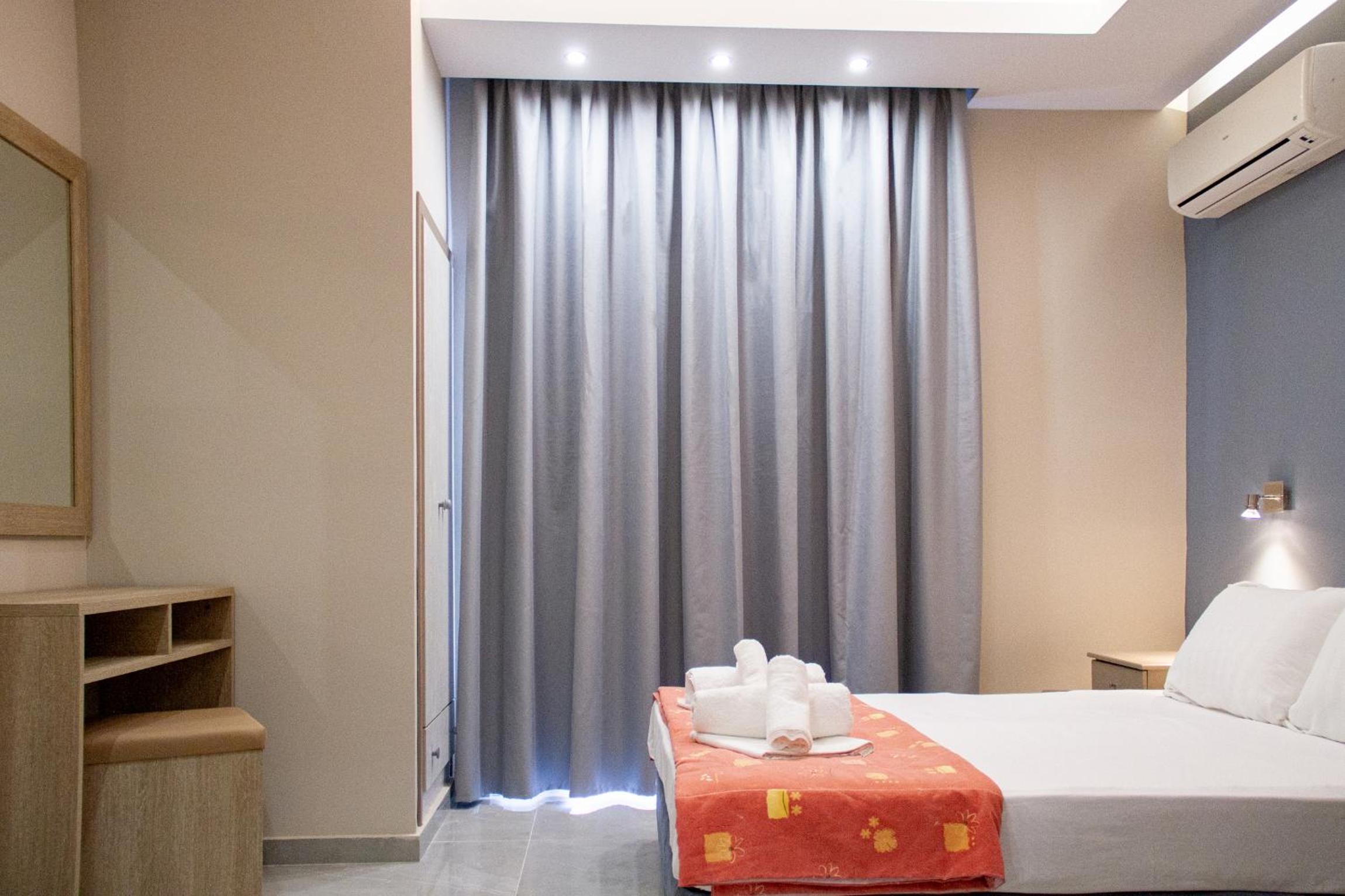 Double or Twin Room with Balcony - Photo 1