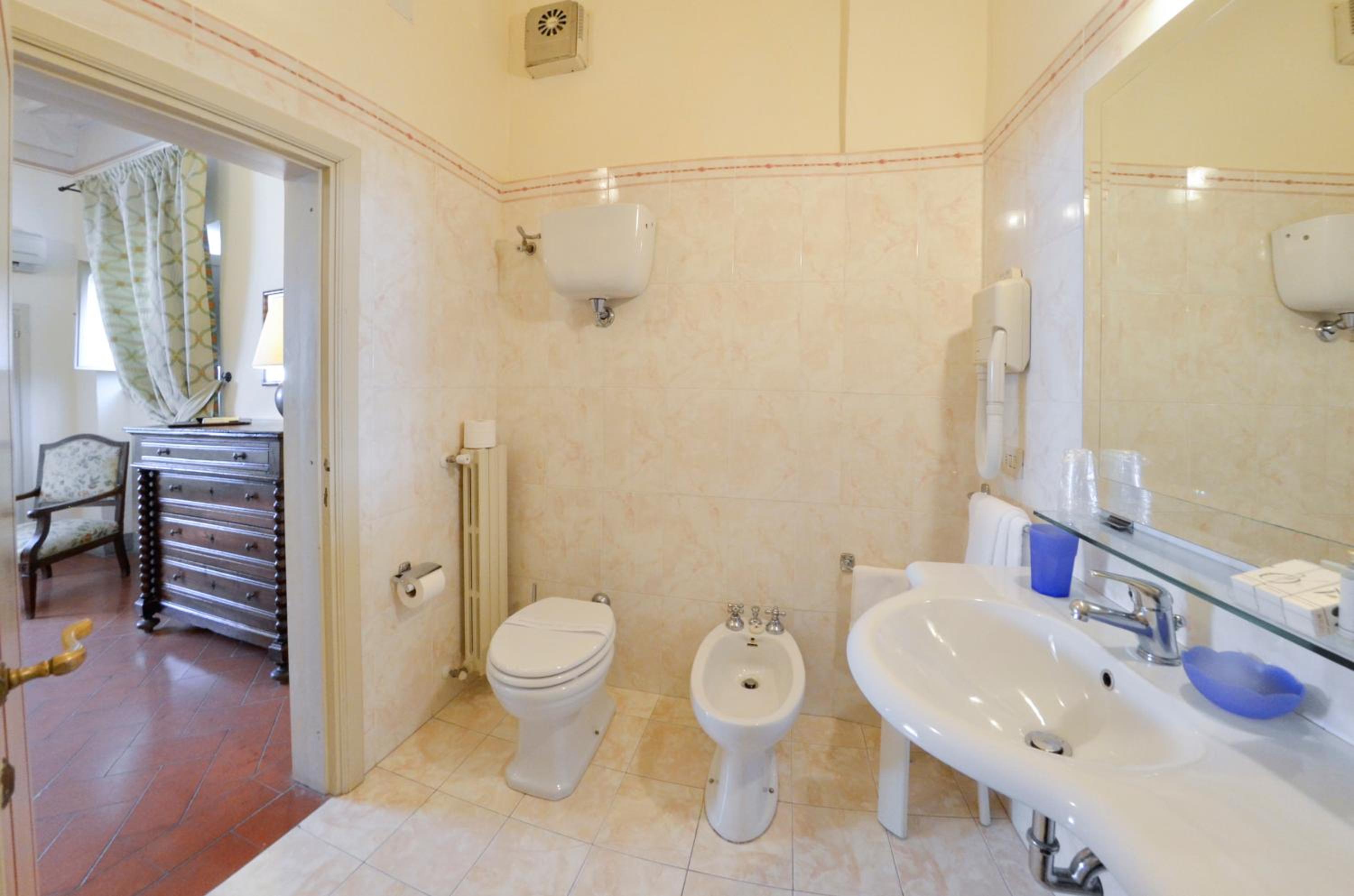 Triple Room - Photo 10
