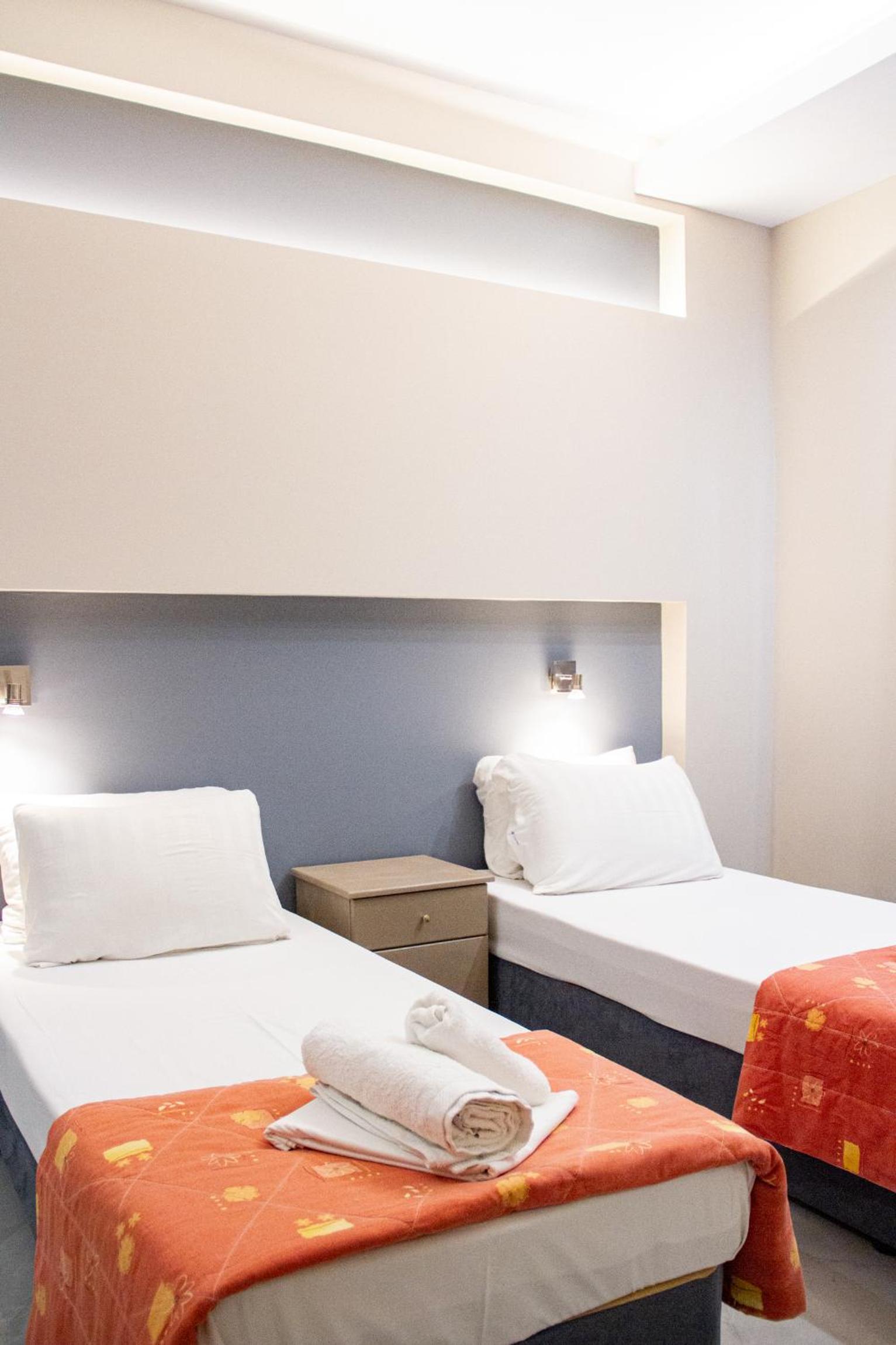 Double or Twin Room with Balcony - Photo 11