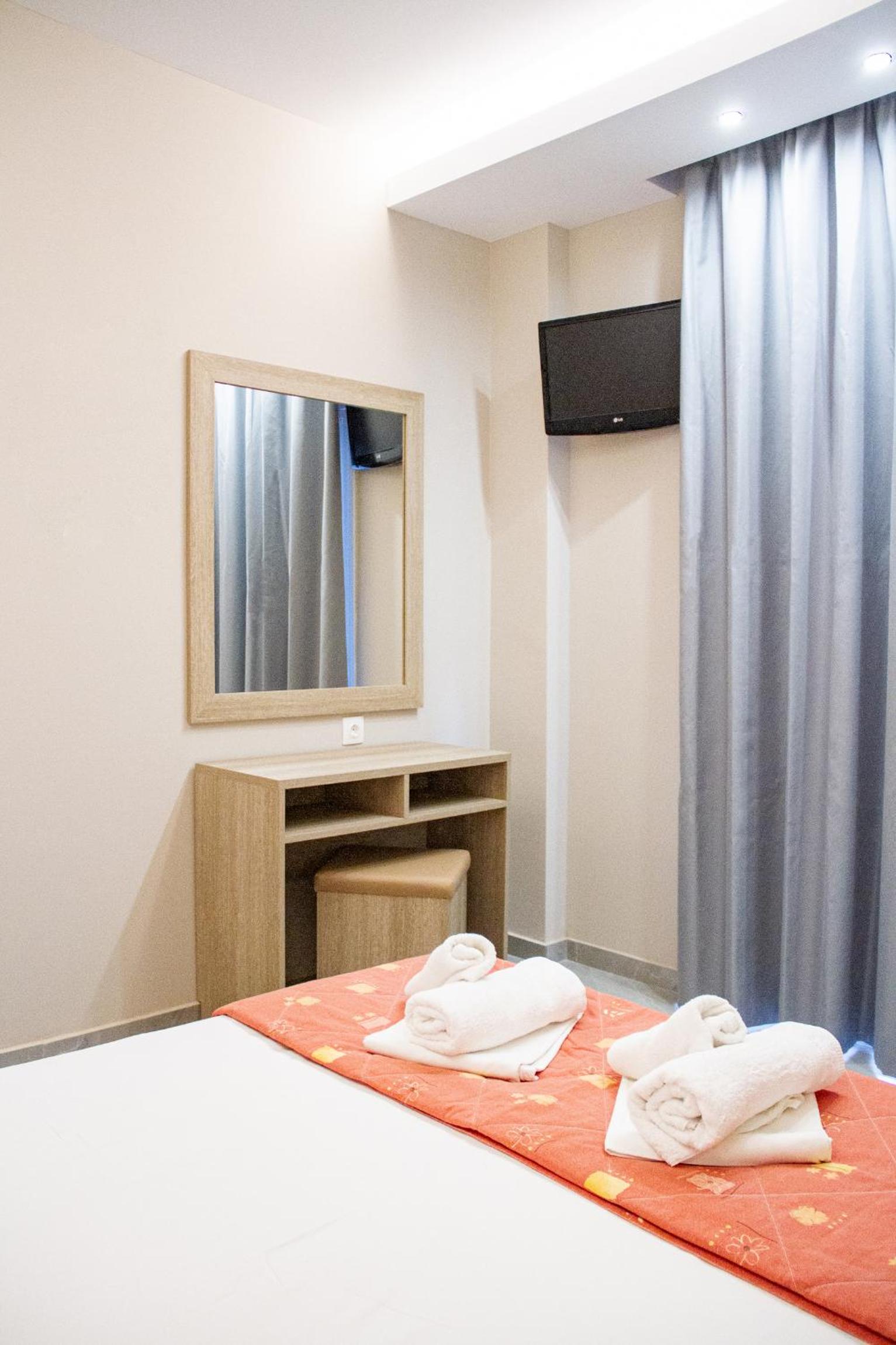 Double or Twin Room with Balcony - Photo 12