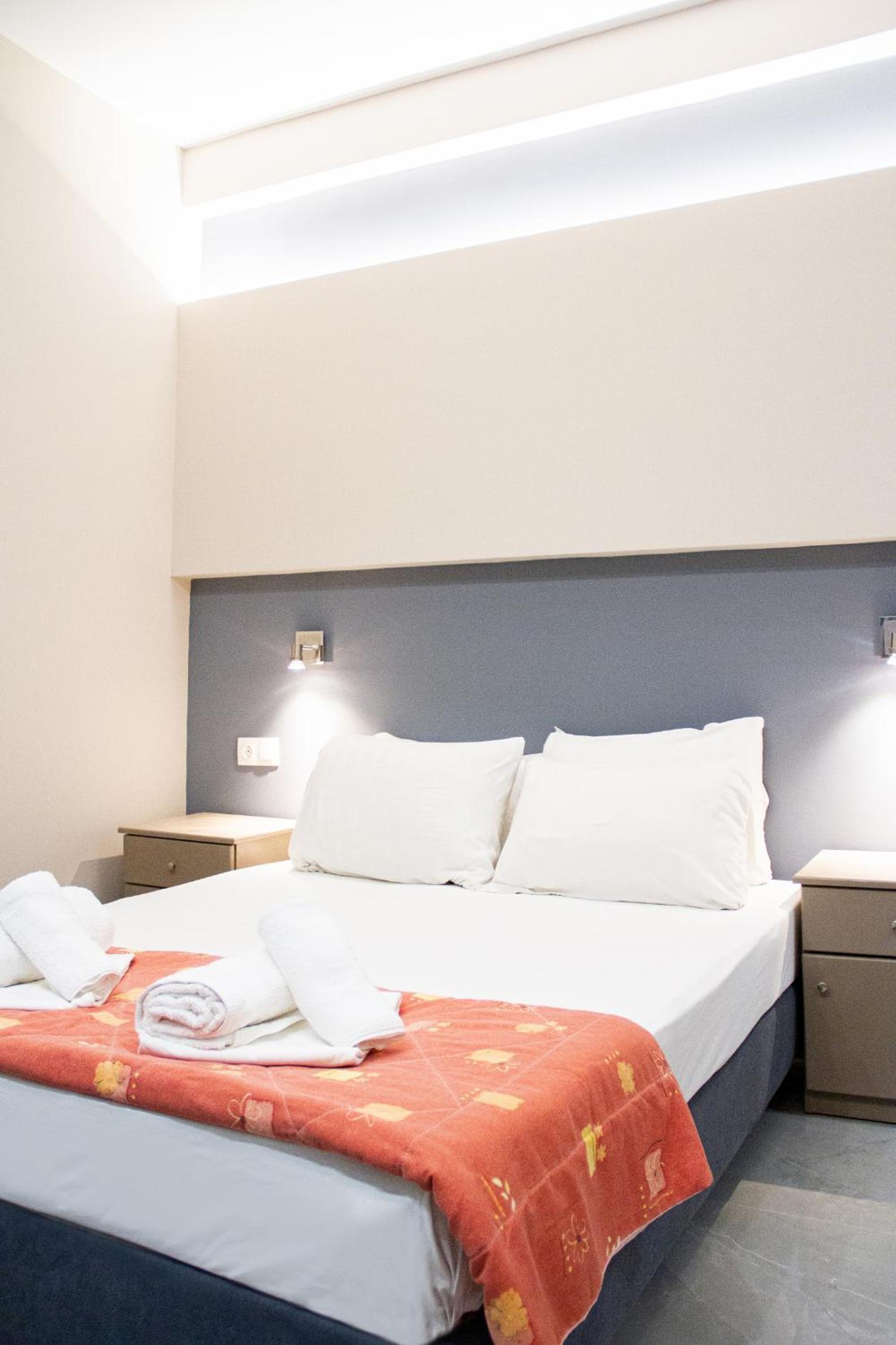 Double or Twin Room with Balcony - Photo 16