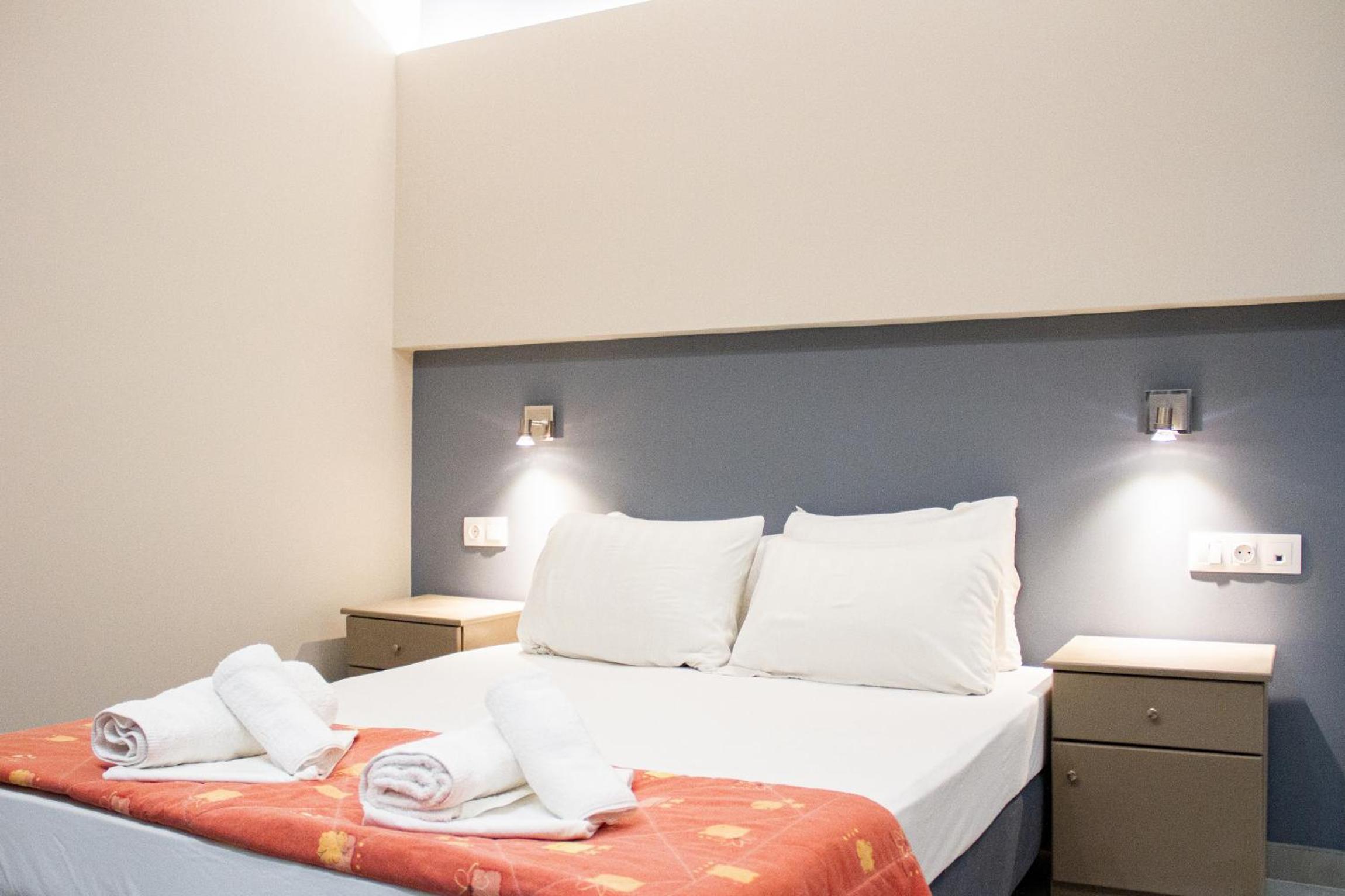 Double or Twin Room with Balcony - Photo 13