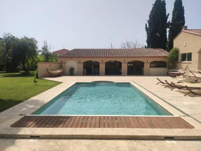 Double Room with Pool View - Photo 4