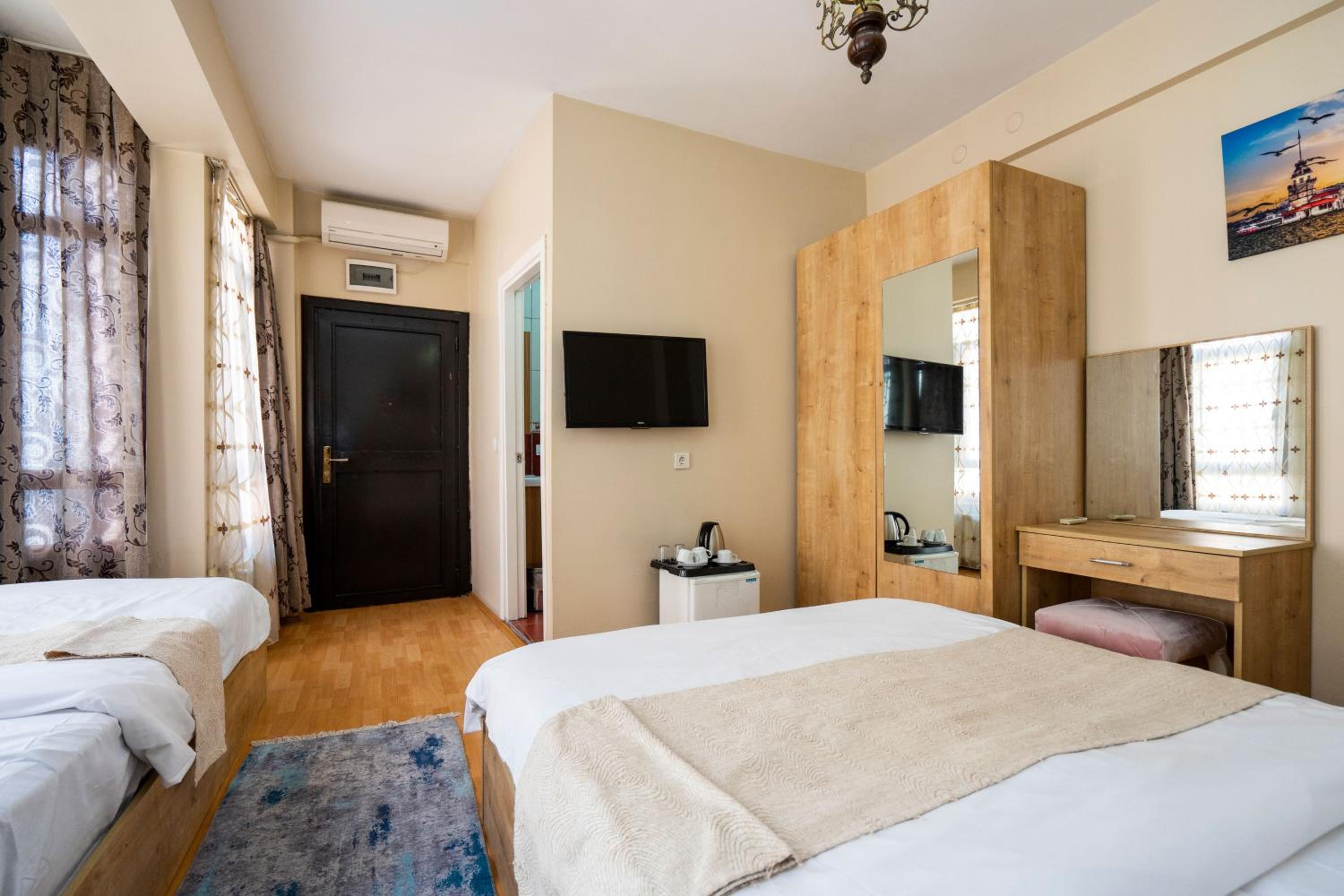 Deluxe Triple Room photo 2