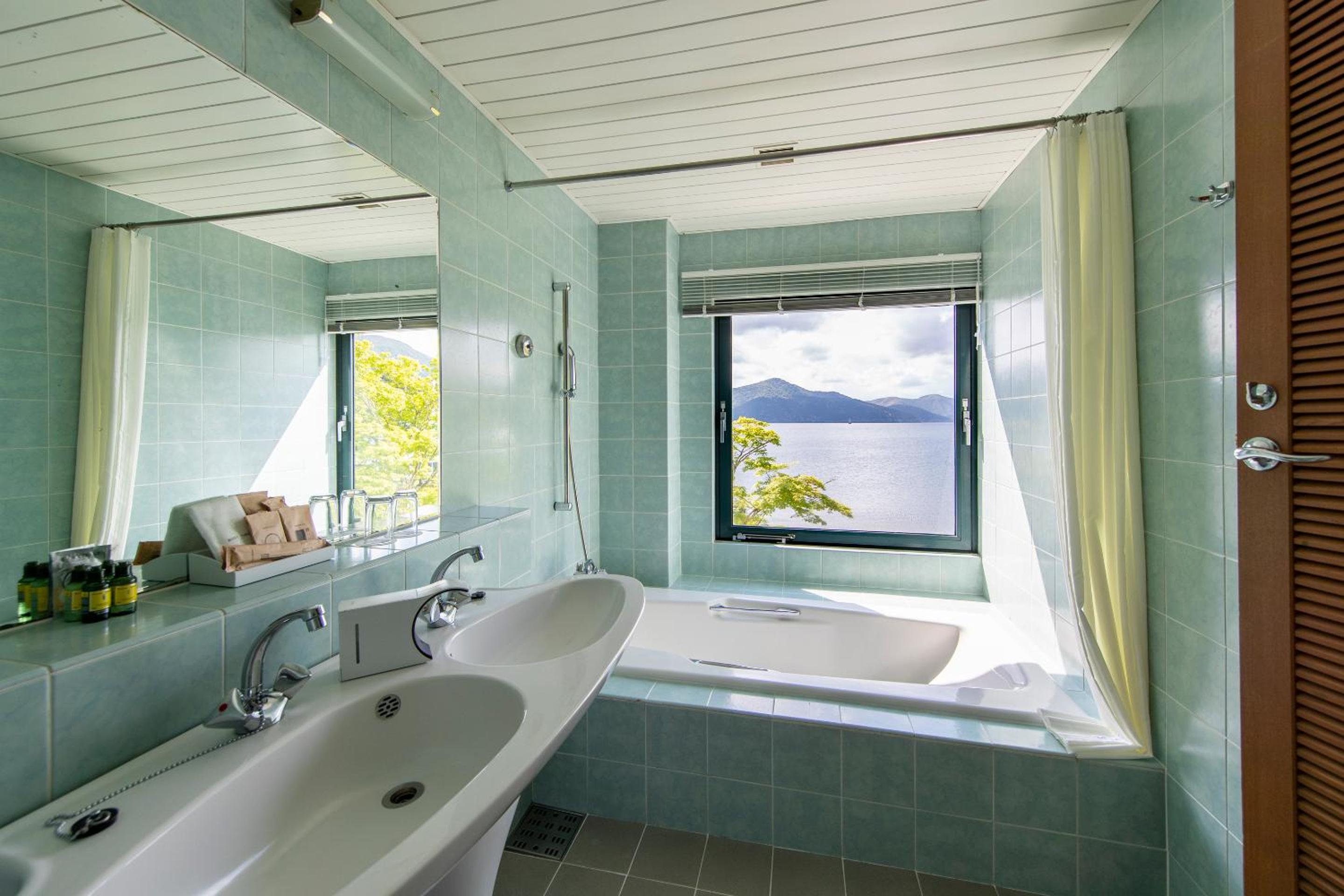 Double Room with Lake View - Photo 3