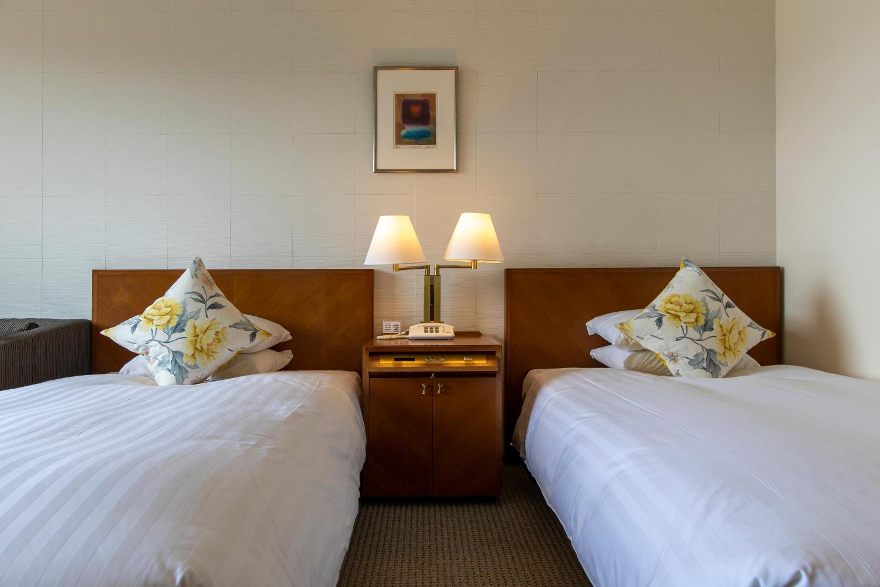 Superior Twin Room with Lake View - Photo 7