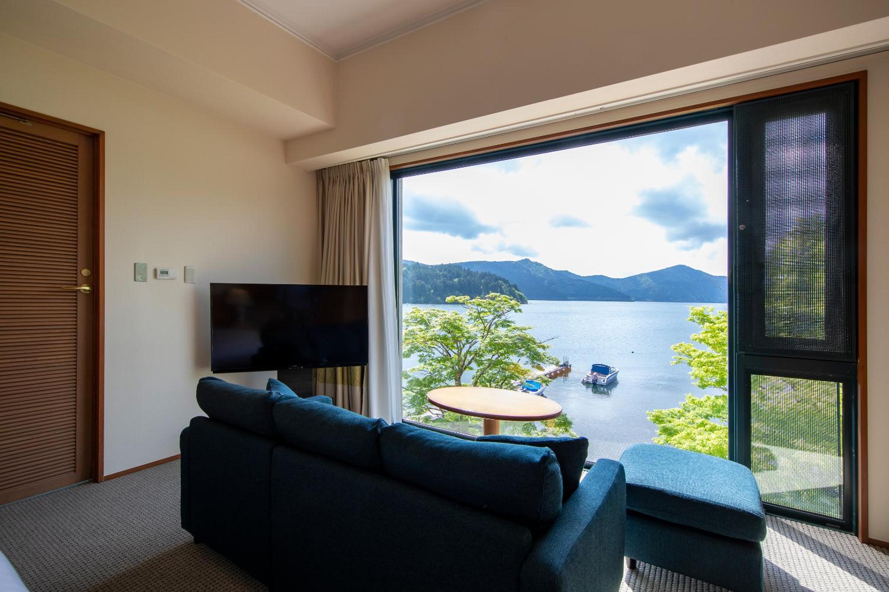 Double Room with Lake View - Photo 5